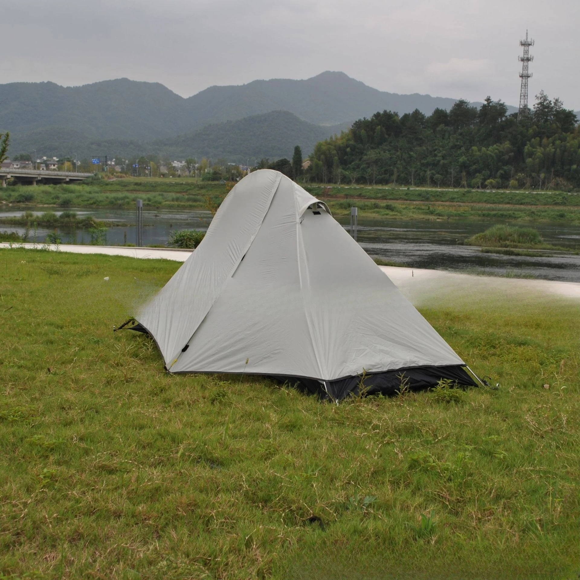 Outdoor aluminum pole ultra-light single tent, 20D nylon coated silicon, tent, ultra-light single flying fish tent
Outdoor aluminum pole ultra-light single tent, 20D nylon coated silicon, tent, ultra-light single flying fish tent