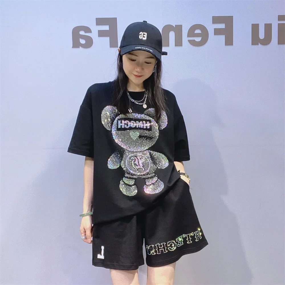 2025 Spring 2 Piece Sets Womens Outfits Cartoon Pattern Diamonds Black Tracksuit Casual Knitting O Neck Tops and Shorts Suits
2025 Spring 2 Piece Sets Womens Outfits Cartoon Pattern Diamonds Black Tracksuit Casual Knitting O Neck Tops and Shorts Suits