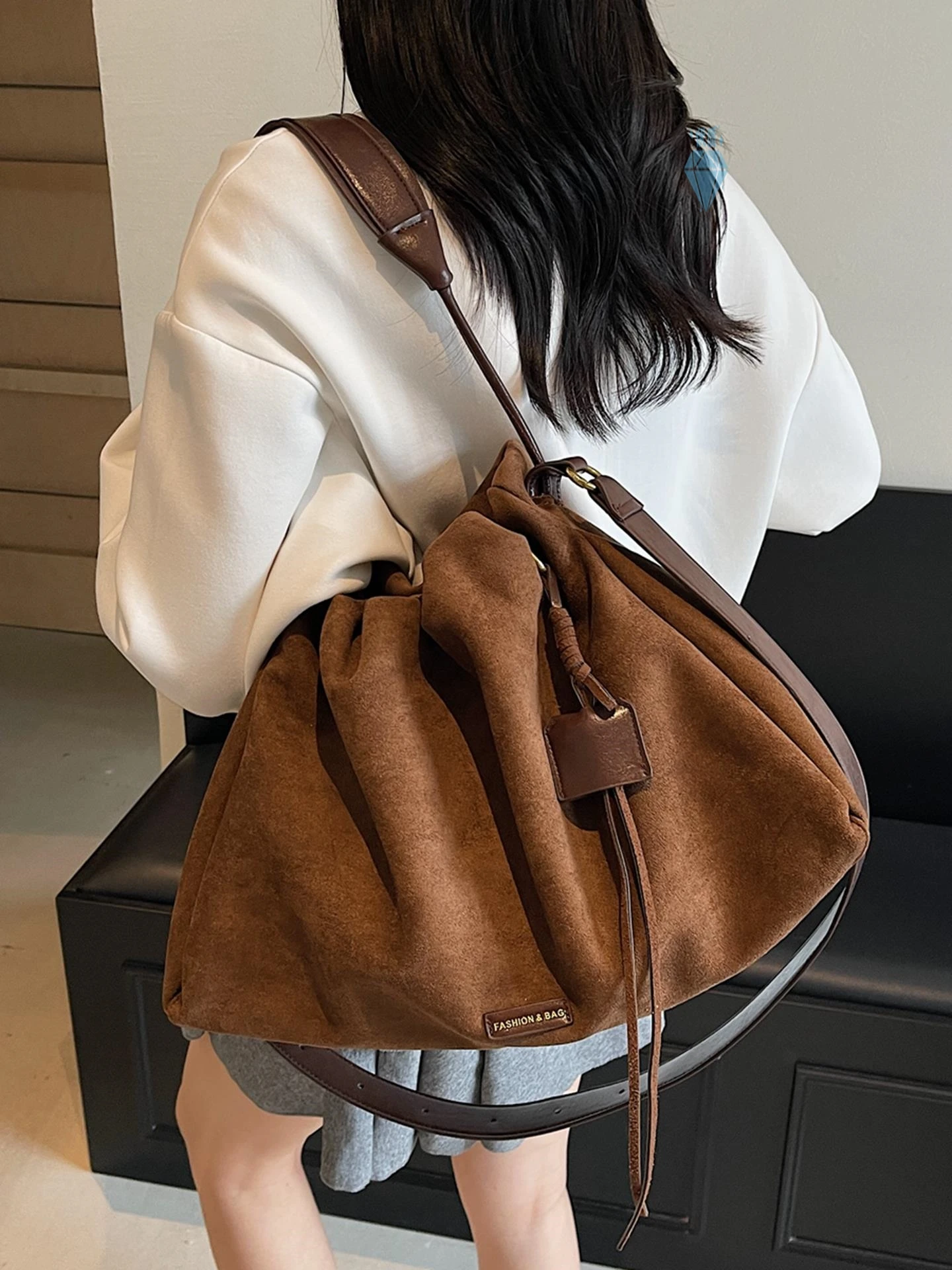 Retro Suede Like Frosted Suede Bucket Shaped Handbag Multifunctional And Portable Single Shoulder Crossbody Bag For Women Trendy
Retro Suede Like Frosted Suede Bucket Shaped Handbag Multifunctional And Portable Single Shoulder Crossbody Bag For Women Trendy