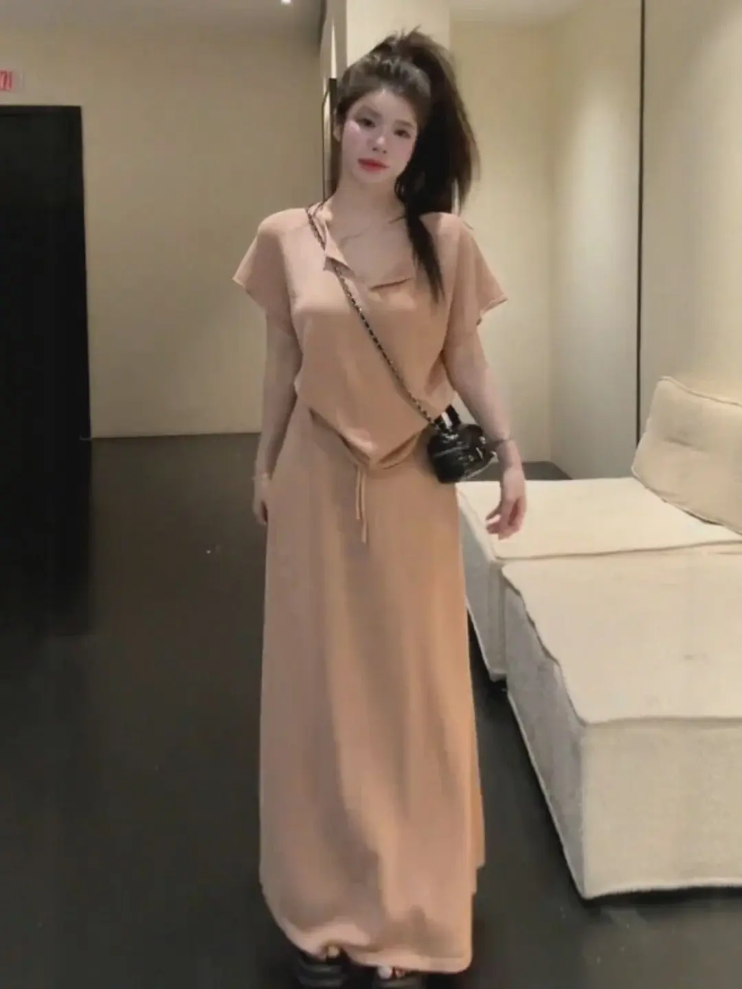 Korean Style Simple V-Neck Short Sleeve T-Shirt High Waist Skirt Two-Piece Set Women Summer New Casual Fashion Ensemble
Korean Style Simple V-Neck Short Sleeve T-Shirt High Waist Skirt Two-Piece Set Women Summer New Casual Fashion Ensemble