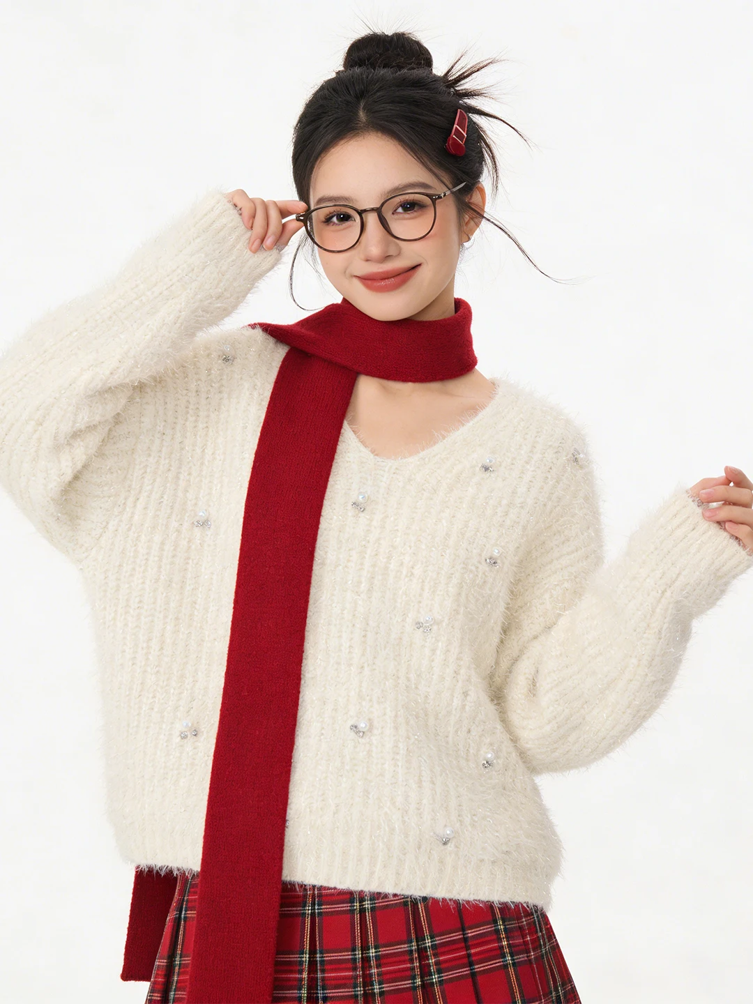 Elegant Heavy-Duty Beaded V-Neck Knitted Christmas Sweater Short Style Spring Autumn New Year Atmosphere Super Beautiful Top
Elegant Heavy-Duty Beaded V-Neck Knitted Christmas Sweater Short Style Spring Autumn New Year Atmosphere Super Beautiful Top