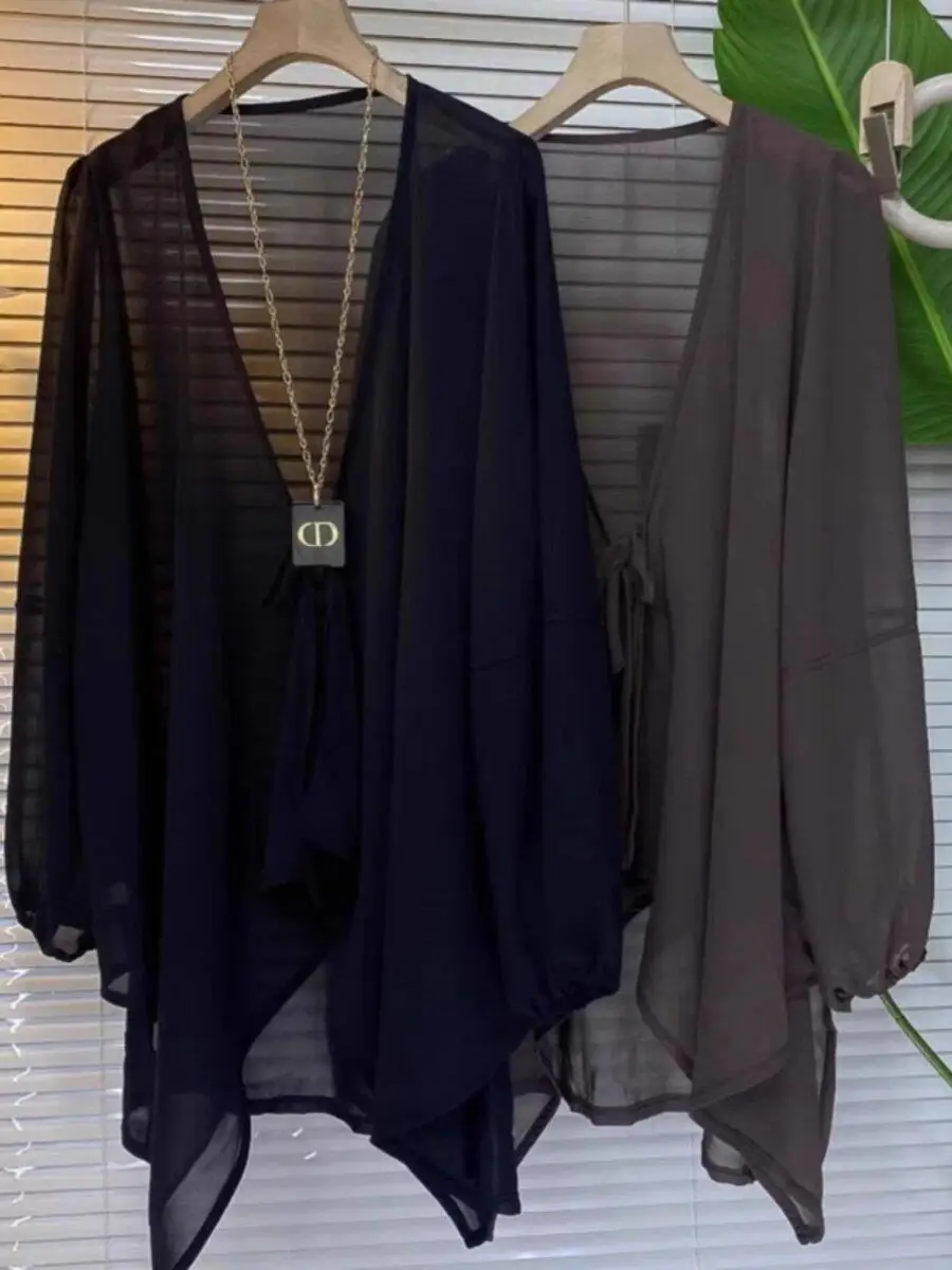 plus Size 300 Pounds Women's Sheer Chiffon Sunscreen Shirt Summer Thin Transparent Cover up Cardigan V Neck Long Sleeve Blouse
plus Size 300 Pounds Women's Sheer Chiffon Sunscreen Shirt Summer Thin Transparent Cover up Cardigan V Neck Long Sleeve Blouse