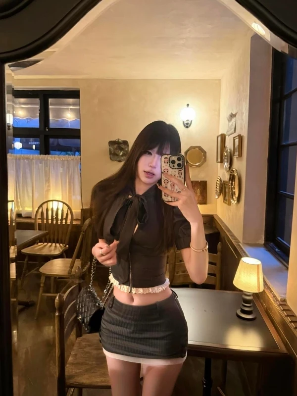 Elegant Retro Striped Short Sleeve Slim Fit Top And Low Waist Skirt Two Piece Set for Women Summer Fashion Outfit
Elegant Retro Striped Short Sleeve Slim Fit Top And Low Waist Skirt Two Piece Set for Women Summer Fashion Outfit