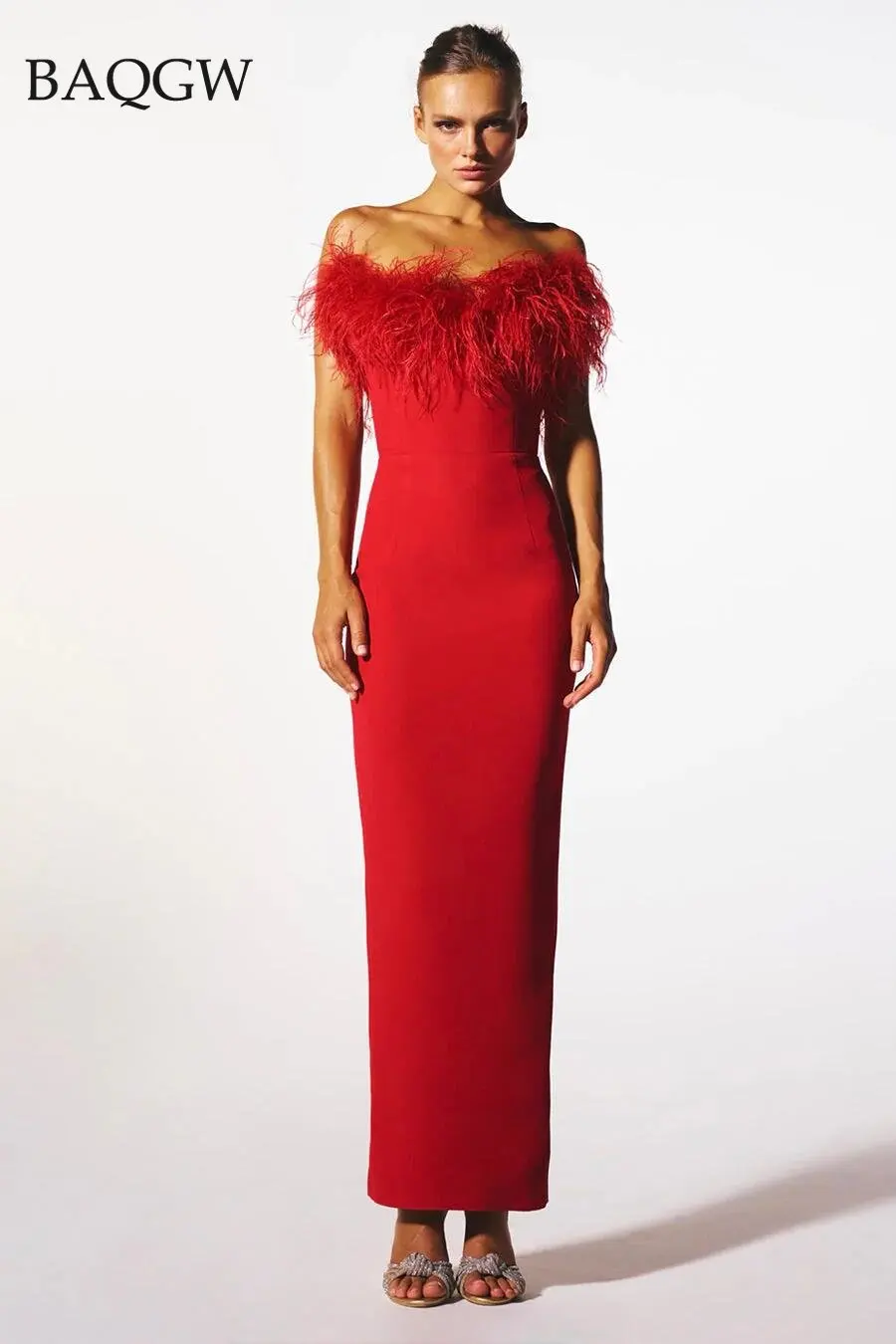Summer Sexy Strapless Backless Red Feather Midi Women Bodycon Evening Bandage Dress Designer Fashion Party Club Luxury Dress
Summer Sexy Strapless Backless Red Feather Midi Women Bodycon Evening Bandage Dress Designer Fashion Party Club Luxury Dress