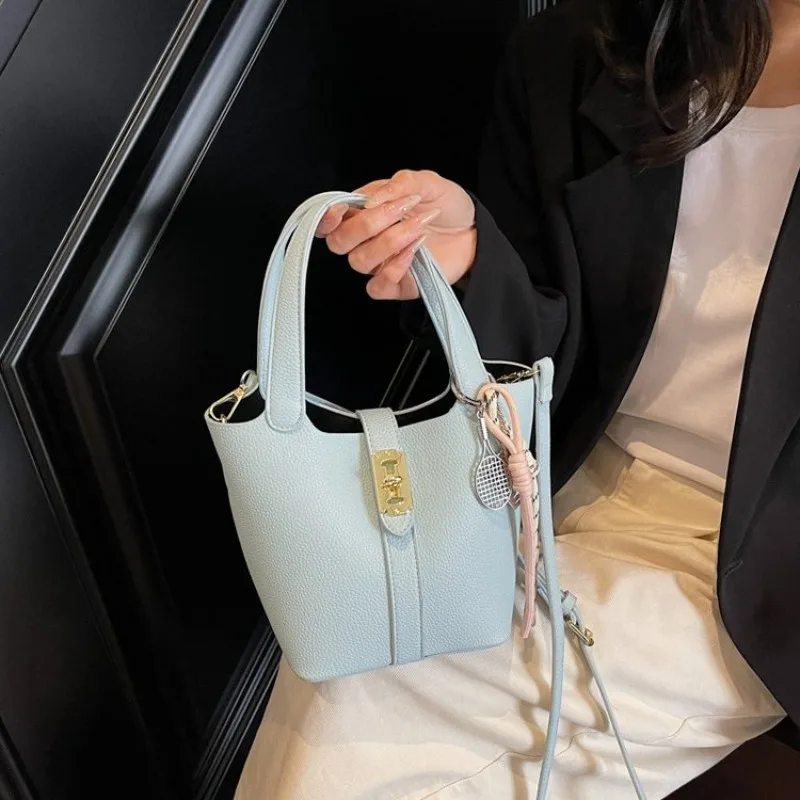 Elegant Classic Vintage Leather Messenger Bag For Women In Paris Style Featuring Letter Logo Design
Elegant Classic Vintage Leather Messenger Bag For Women In Paris Style Featuring Letter Logo Design