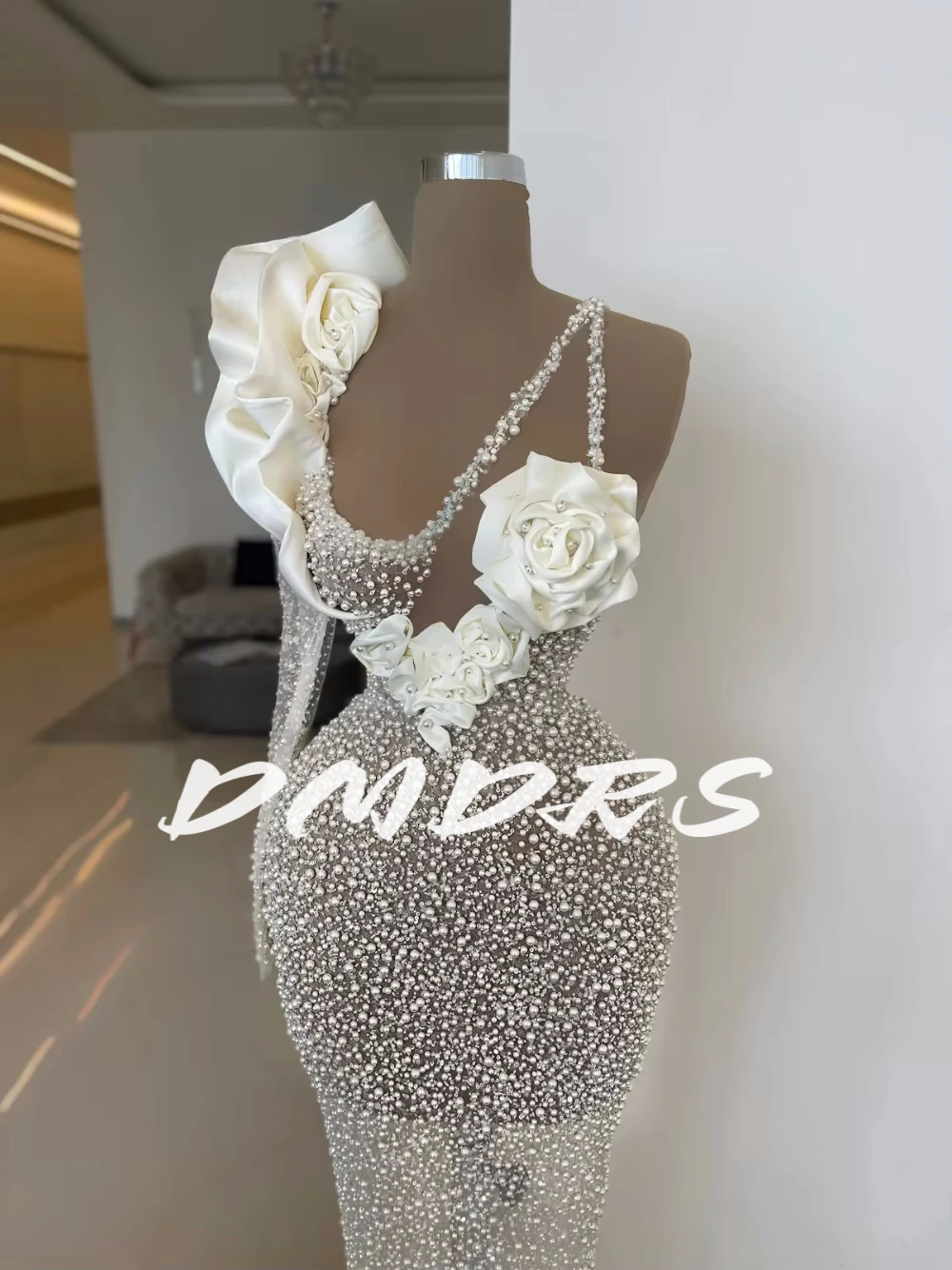 Delicate Embellished With Pearls Evening Dress Sexy Illusion Cocktail Flower Women Wedding Party Shimmering Customized Prom Wear
Delicate Embellished With Pearls Evening Dress Sexy Illusion Cocktail Flower Women Wedding Party Shimmering Customized Prom Wear
