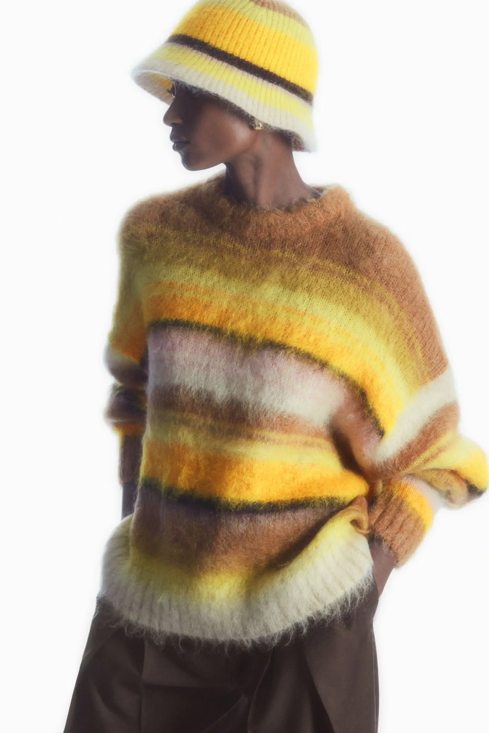 Ethereal MD 2025 cos autumn new style of Women's casual Standard round-neck mohair blend pullover sweater
Ethereal MD 2025 cos autumn new style of Women's casual Standard round-neck mohair blend pullover sweater