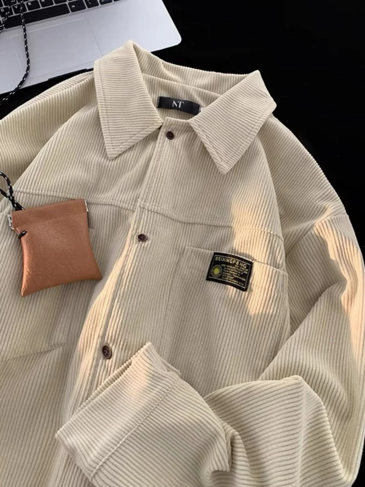 Corduroy Flannel irt Men's Winter Thiened Fce Casual Loose Long Sve Vintage American Sle High Sensation irt
Corduroy Flannel irt Men's Winter Thiened Fce Casual Loose Long Sve Vintage American Sle High Sensation irt