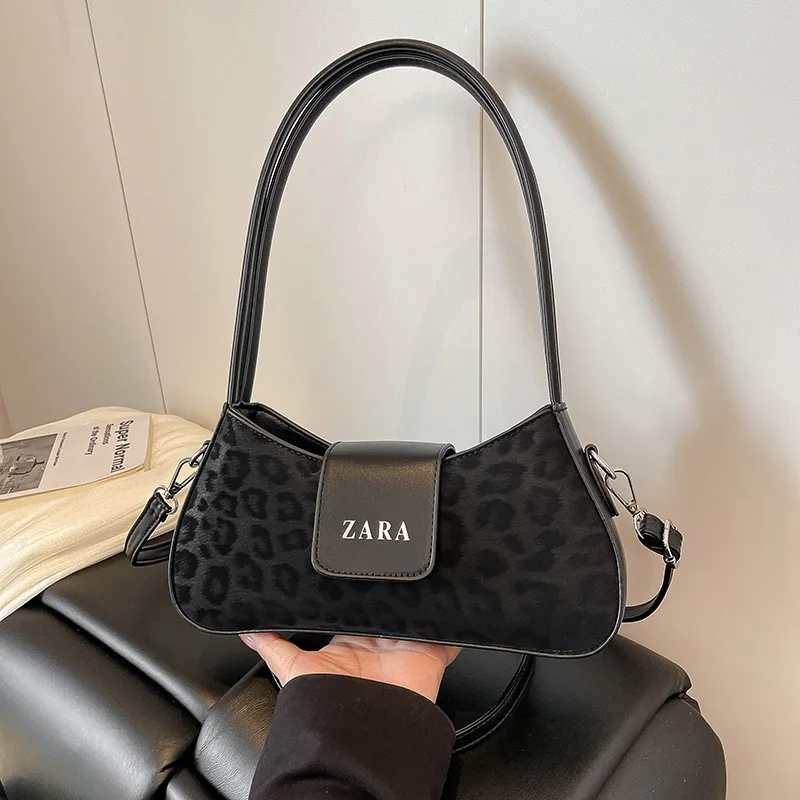 Модная женская сумка с леопардовым принтом в стиле ретро 2025 года — нишевый дизайн, простая стильная, легкая сумка через плечо/плечо/ручная
Модная женская сумка с леопардовым принтом в стиле ретро 2025 года — нишевый дизайн, простая стильная, легкая сумка через плечо/плечо/ручная