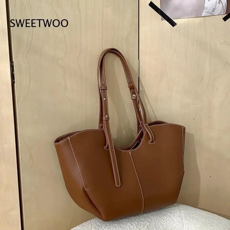 Korean Minimalist Leather Bucket Tote U Notch Top Design Adjustable Handle Classic Solid Color Handbag for Casual Commute
Korean Minimalist Leather Bucket Tote U Notch Top Design Adjustable Handle Classic Solid Color Handbag for Casual Commute