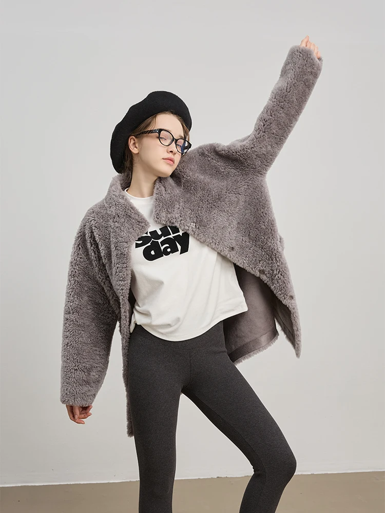 Furry Inteated Leather Coat Women's Loose Long Middle-Length Autumn Winter Outerwear Comfortable Soft Woolen Button Design
Furry Inteated Leather Coat Women's Loose Long Middle-Length Autumn Winter Outerwear Comfortable Soft Woolen Button Design