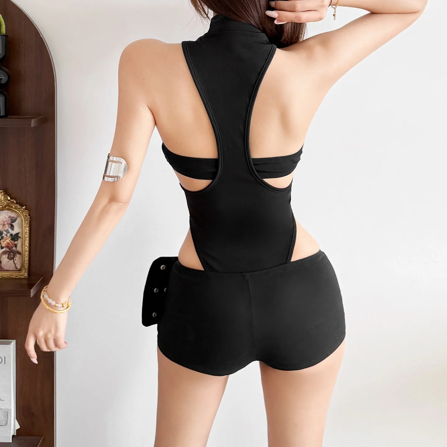 Dark Series High Collar One-Piece Women's Suit Cross-Border Style Winter New Arrival Color Hanging Neck Design
Dark Series High Collar One-Piece Women's Suit Cross-Border Style Winter New Arrival Color Hanging Neck Design
