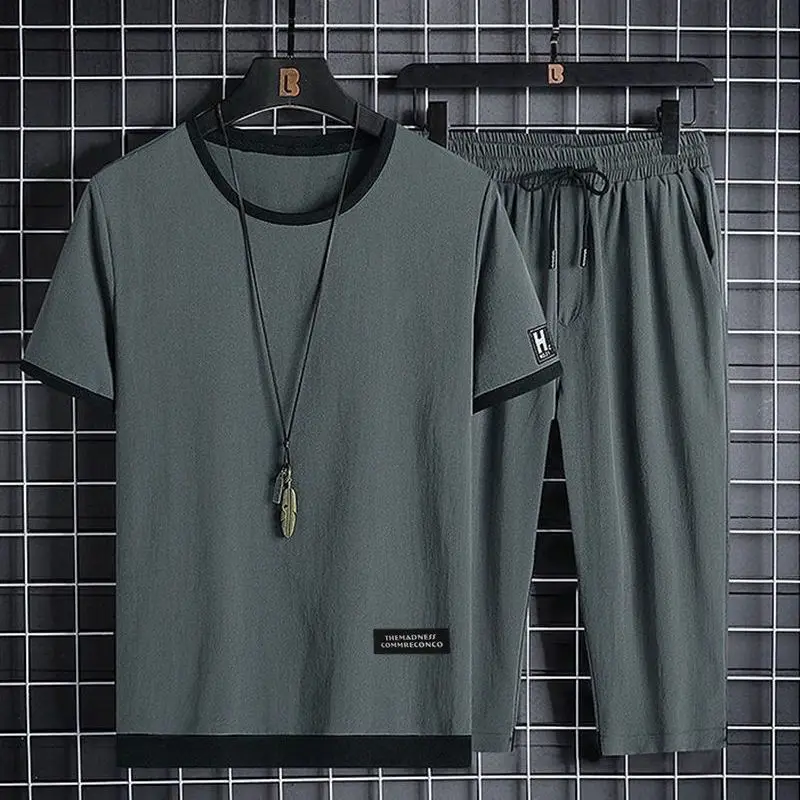 Повседневный комплект спортивной одежды из ледяного шелка для мужчин, летние брюки ort Sve на семью футов, дышащая свободная футболка большого размера из двух предметов
Повседневный комплект спортивной одежды из ледяного шелка для мужчин, летние брюки ort Sve на семью футов, дышащая свободная футболка большого размера из двух предметов