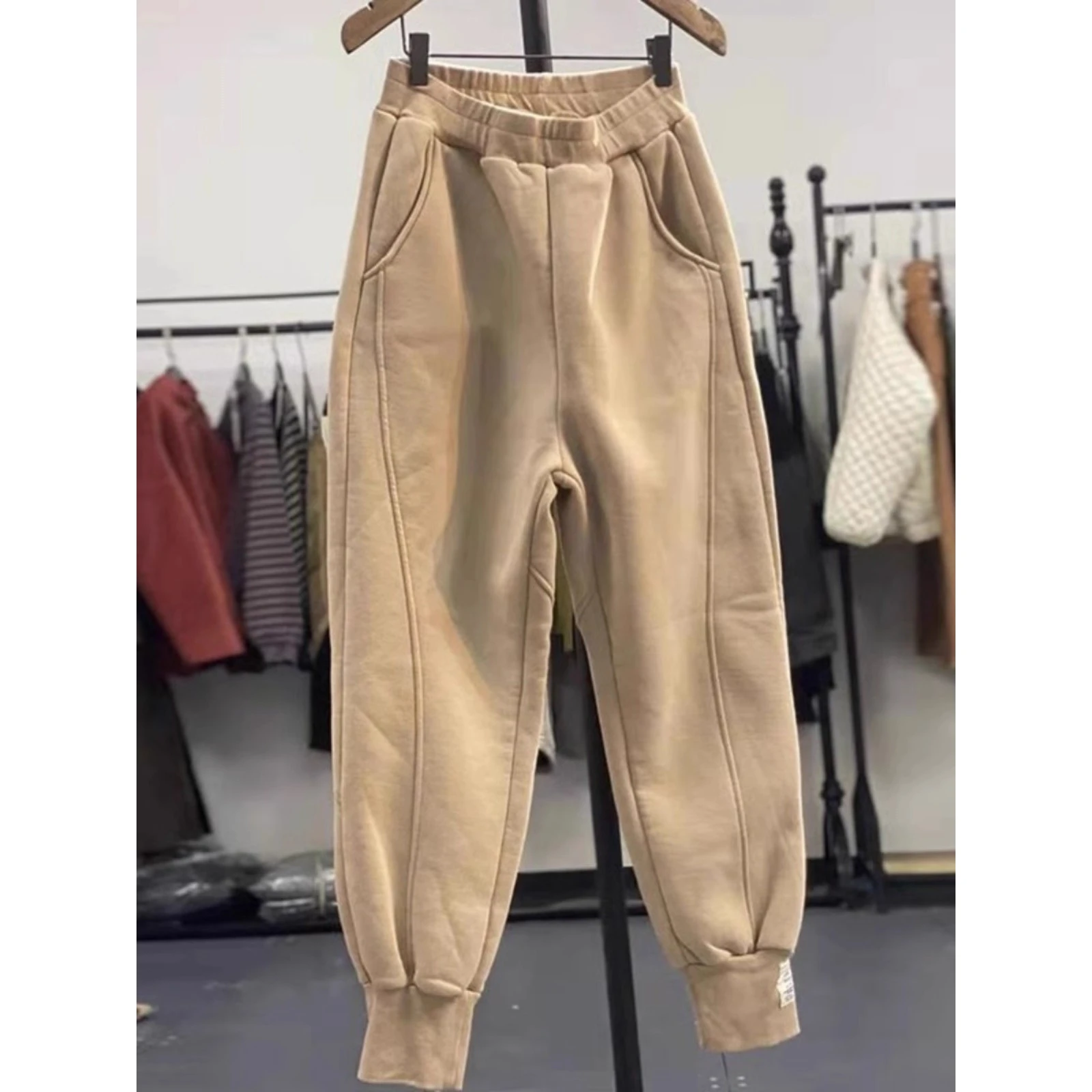 Мужские повседневные брюки большого размера на подкладке Harlan Sle, модная корейская версия, осень-зима, теплые, одинаковые, сращивание
Мужские повседневные брюки большого размера на подкладке Harlan Sle, модная корейская версия, осень-зима, теплые, одинаковые, сращивание