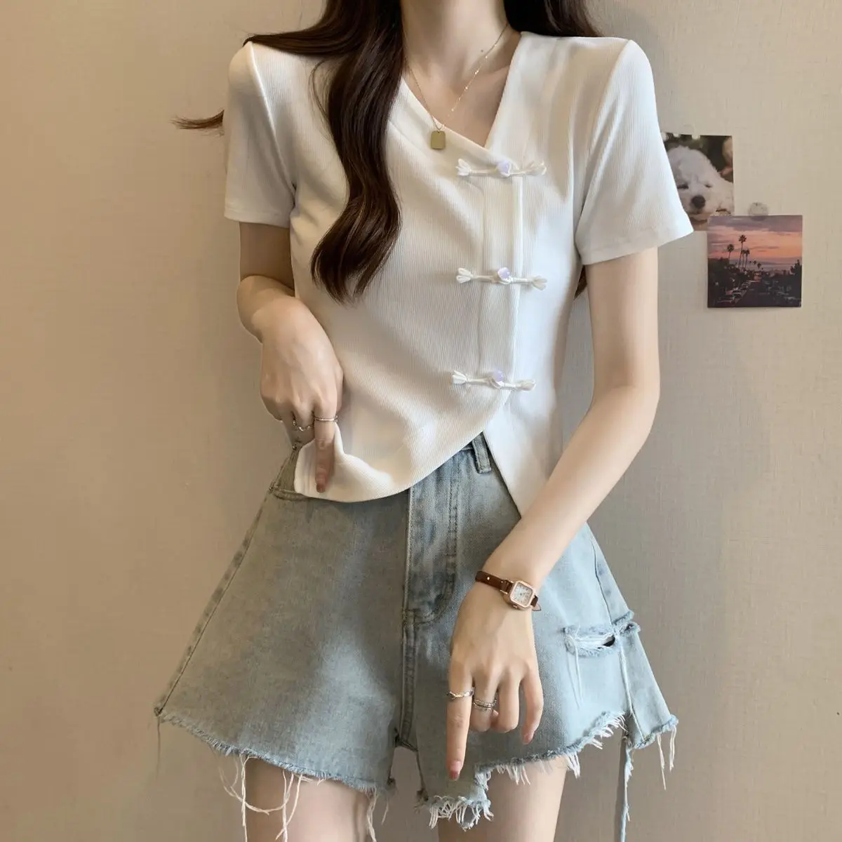 Summer Large-size Women's Clothing New Solid-color Chinese Style Irregular Buckle Slim-fitting V-neck Short-sleeved T-shirt
Summer Large-size Women's Clothing New Solid-color Chinese Style Irregular Buckle Slim-fitting V-neck Short-sleeved T-shirt