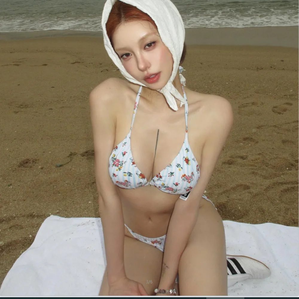 Новый женский комплект бикини из 3 предметов с цветочным принтом, с завязками на шее, для пляжного отдыха, 2026 год
Новый женский комплект бикини из 3 предметов с цветочным принтом, с завязками на шее, для пляжного отдыха, 2026 год