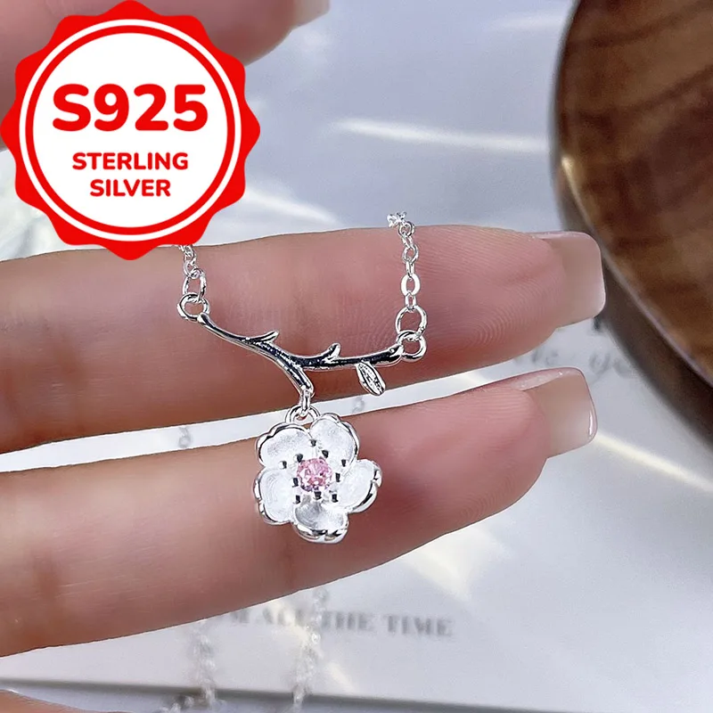 Серебряное колье 925 пробы с простым и изящным дизайном в виде вишневого цветка, украшенное синтетическими цирконами, на цепочке для ключицы, в стиле легкой роскоши, с цветочным мотивом.
Серебряное колье 925 пробы с простым и изящным дизайном в виде вишневого цветка, украшенное синтетическими цирконами, на цепочке для ключицы, в стиле легкой роскоши, с цветочным мотивом.