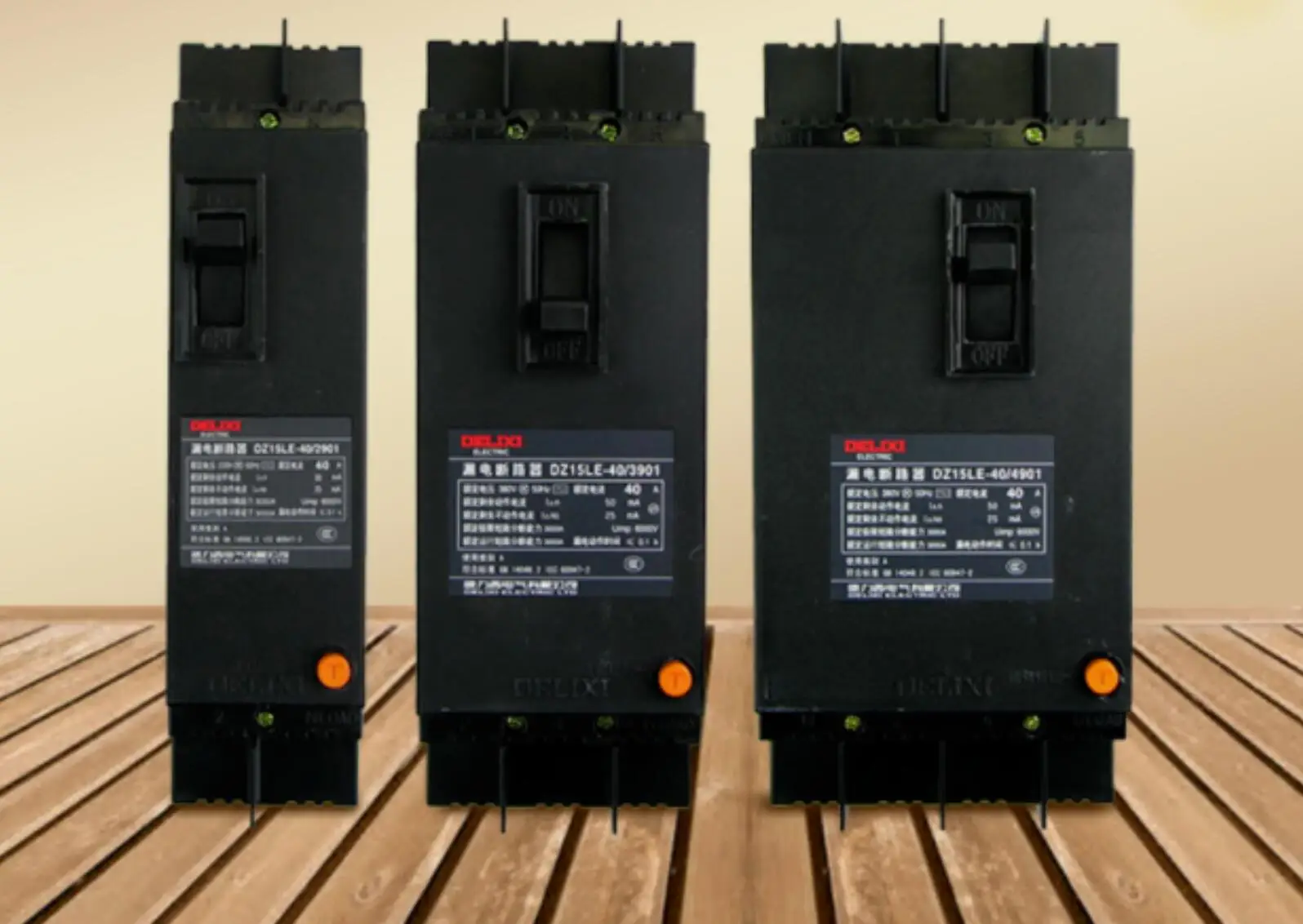 Delixi DZ15LE-40 Series Circuit Breaker (DZ15LE-40/2901,3901,4901) 2P,3P,4P
Delixi DZ15LE-40 Series Circuit Breaker (DZ15LE-40/2901,3901,4901) 2P,3P,4P