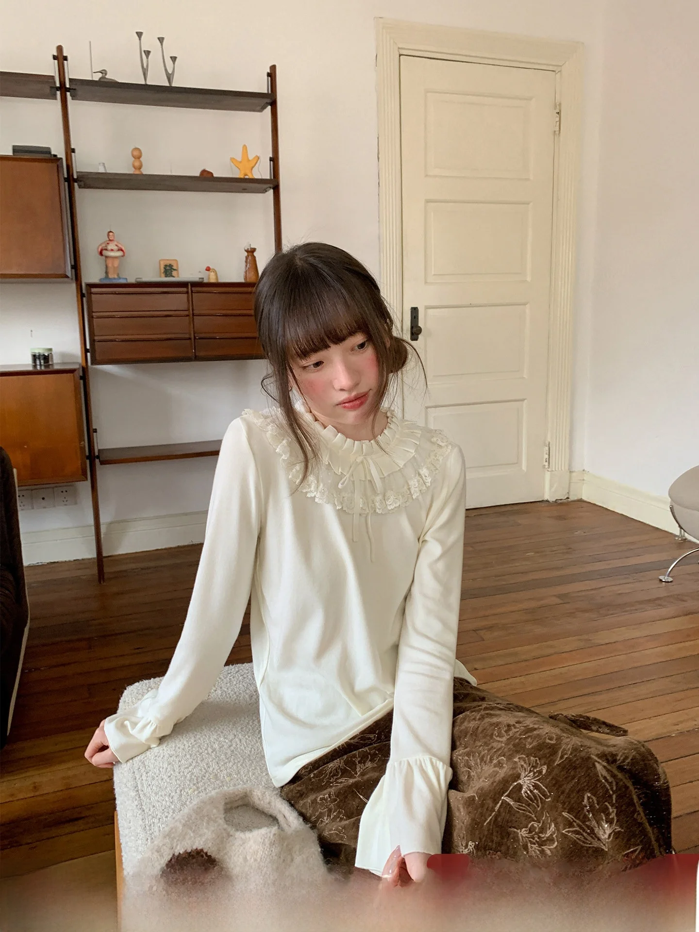 Простой дизайн, длинная блузка-футболка женская, осенне-зимняя, с воротником-лепестком, кружевная, прямого кроя, универсальная...
Простой дизайн, длинная блузка-футболка женская, осенне-зимняя, с воротником-лепестком, кружевная, прямого кроя, универсальная...