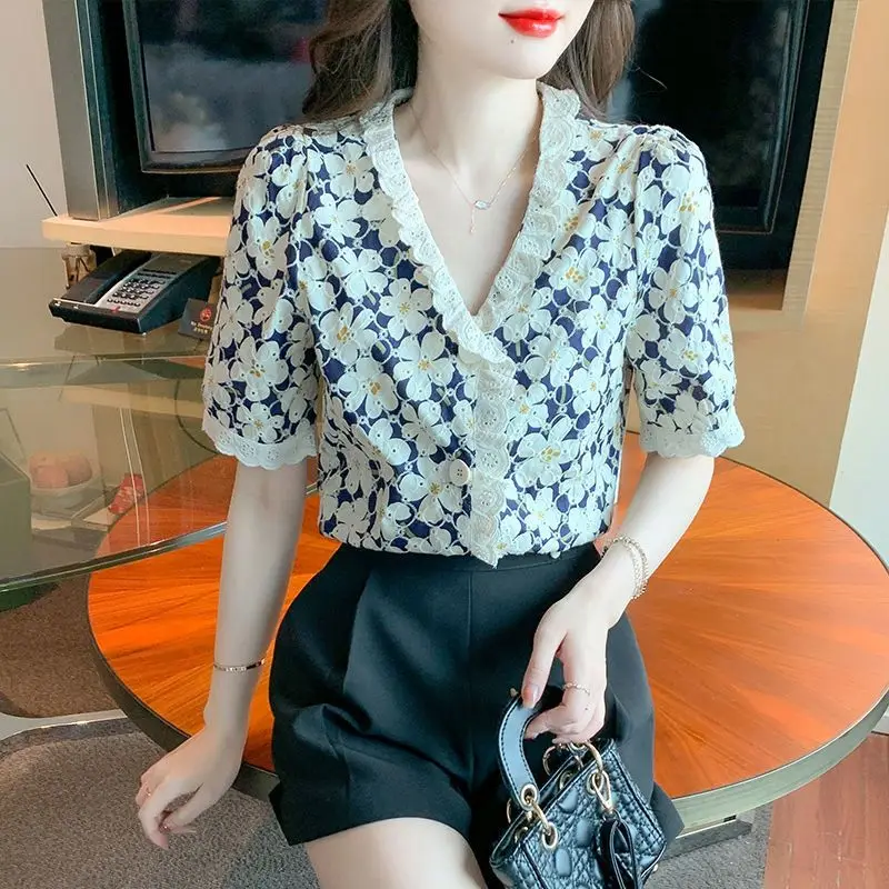 French Vintage V-Neck Bubble Sleeve Lace Top Summer New Ruffle Floral Chiffon Shirt
French Vintage V-Neck Bubble Sleeve Lace Top Summer New Ruffle Floral Chiffon Shirt