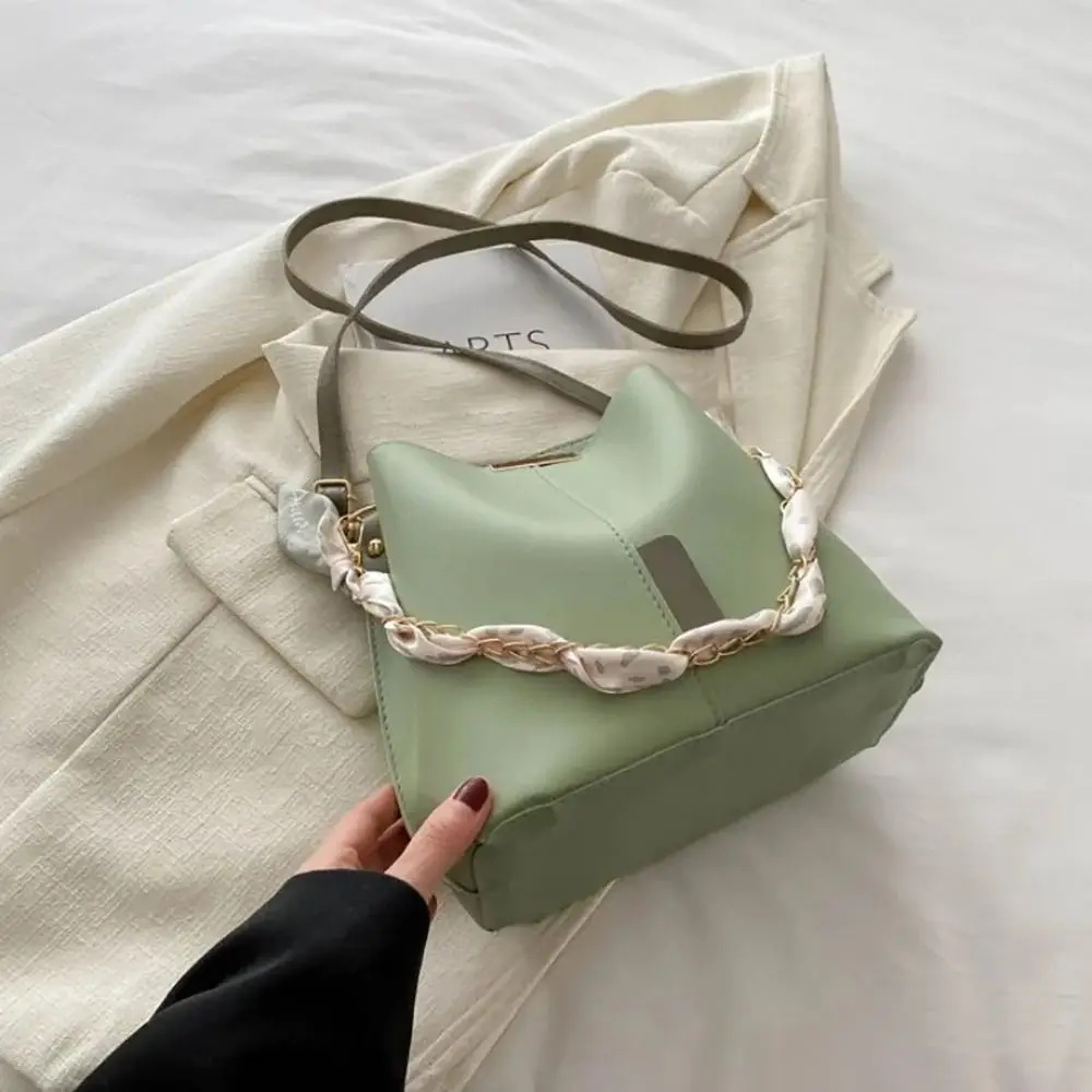 1Pcs PU Leather Bucket Bag Gold Chain Silk Scarf Decor Versatile Crossbody Bag Work Fashion Casual Style Large Capacity 4 Sffa0fb80e8c1414596629ea56e5c342dw