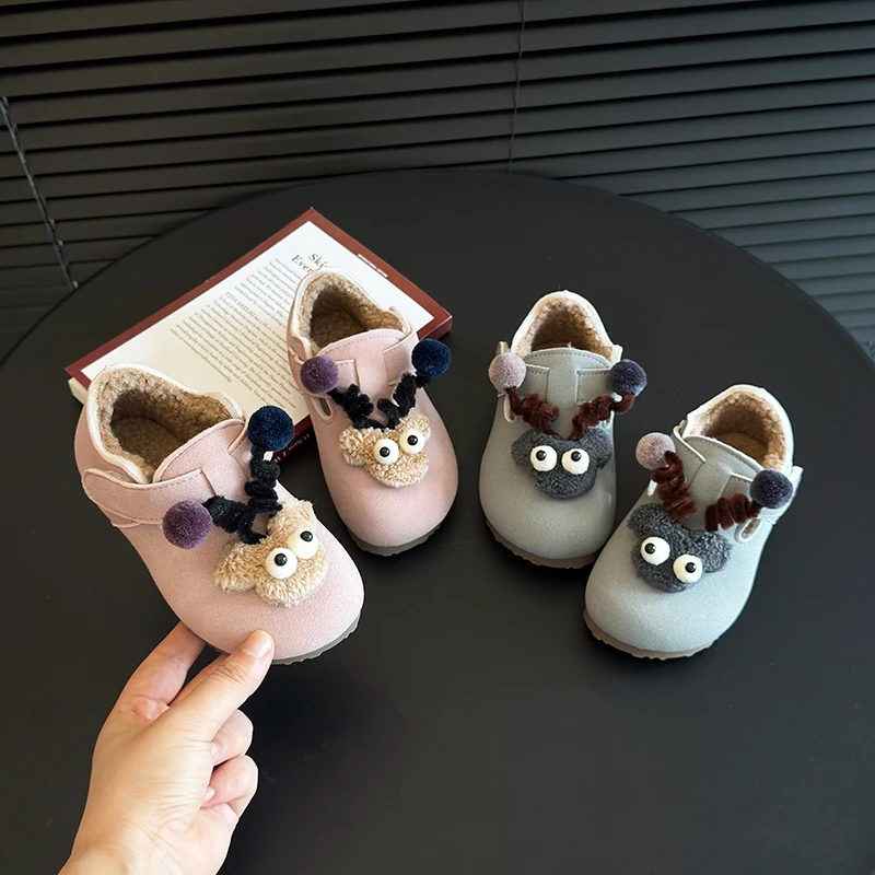 Новая детская повседневная обувь для девочек, зимняя новая модная стильная нескользящая универсальная шикарная теплая кожаная обувь на мягкой подошве, 2025