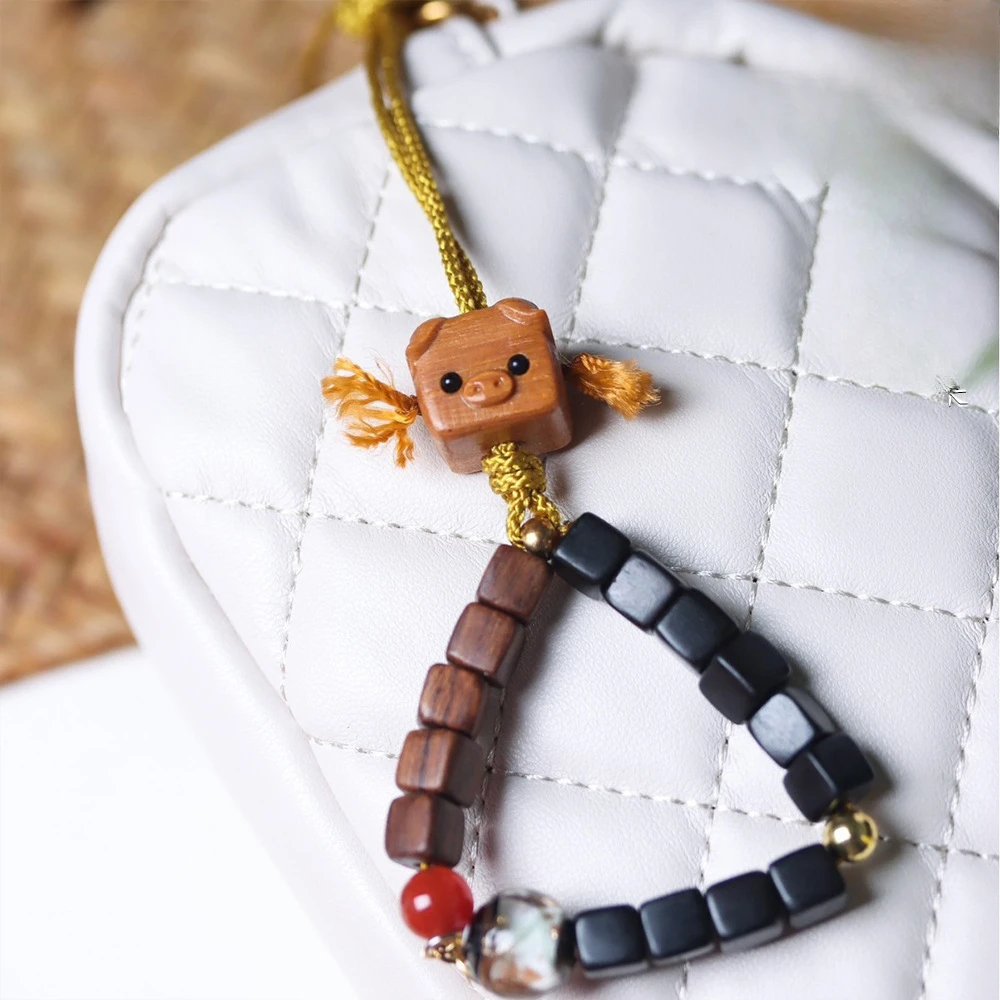 Black flower pear and ebony square beads design happy pig bag hanging mobile phone chain cute style versatile accessories
Black flower pear and ebony square beads design happy pig bag hanging mobile phone chain cute style versatile accessories