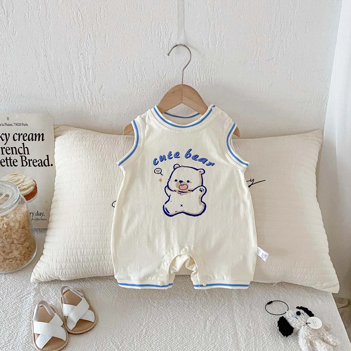 Летний тонкий комбинезон для новорожденных мальчиков 2026 года с мультяшным принтом, без рукавов, с пуговицами на плечах, для ползания
Летний тонкий комбинезон для новорожденных мальчиков 2026 года с мультяшным принтом, без рукавов, с пуговицами на плечах, для ползания