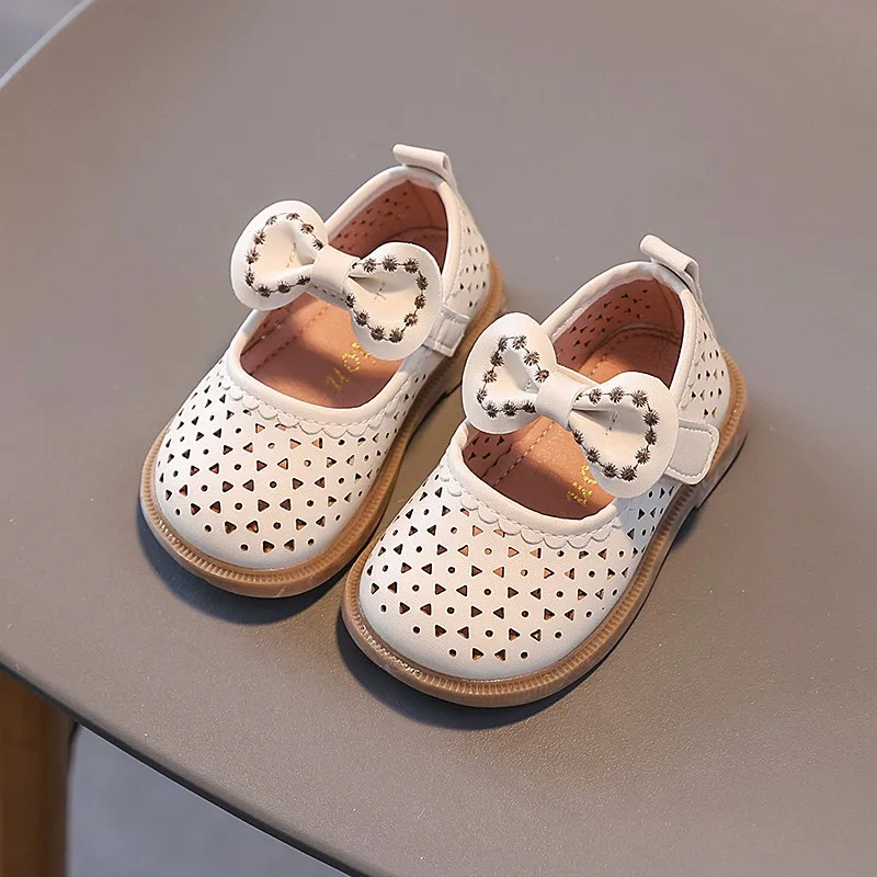 Baby Walking Shoes Round Toes Hollowed-out Kids Leather Shoes Sweet Bows 2025 New Fashion Girls Flat Shoes Non-slip Soft Sole
Baby Walking Shoes Round Toes Hollowed-out Kids Leather Shoes Sweet Bows 2025 New Fashion Girls Flat Shoes Non-slip Soft Sole