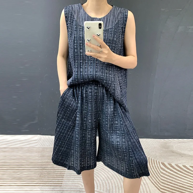 Miyake Pleated Shorts Set 2026 Summer New Miyake Pleats Print Set Women's Sleeveless Vest Top + Wide-Leg Shorts Fold 2-Piece Set
Miyake Pleated Shorts Set 2026 Summer New Miyake Pleats Print Set Women's Sleeveless Vest Top + Wide-Leg Shorts Fold 2-Piece Set