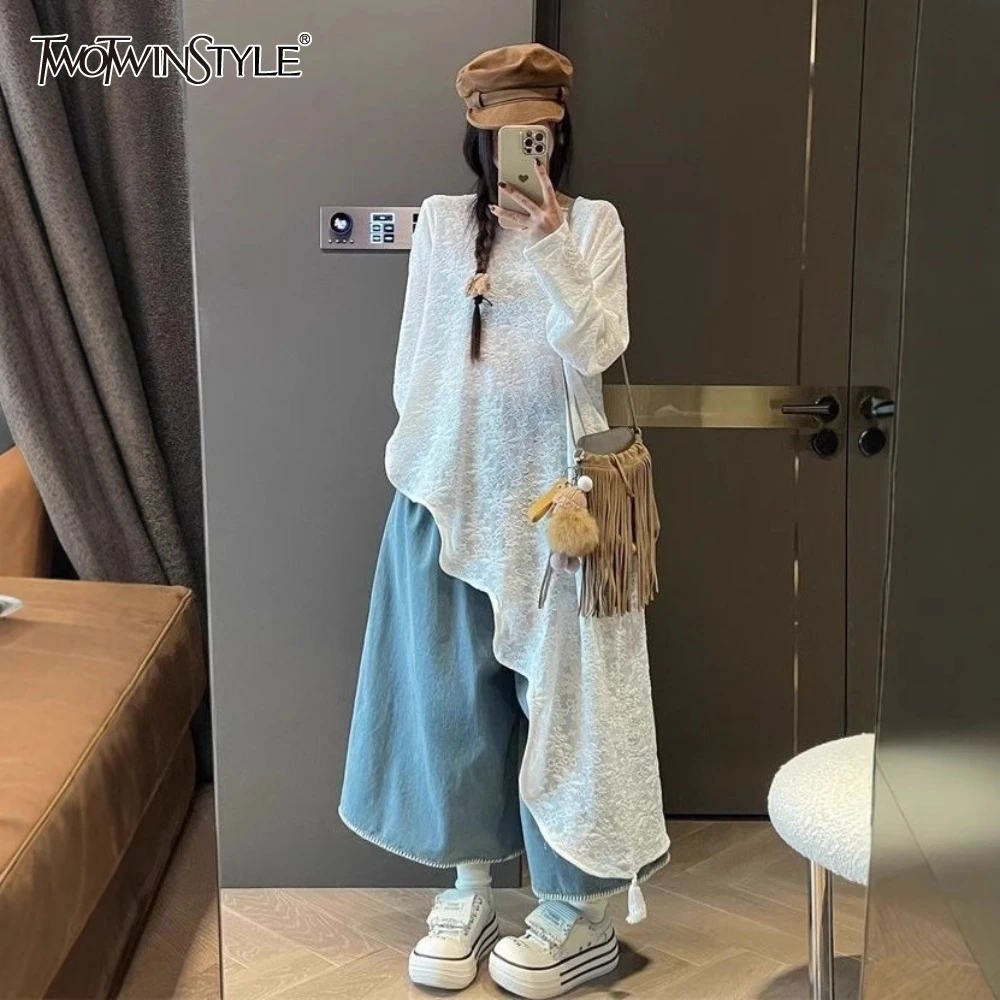 TWOTWINSTYLE Hit Color Loose Two Piece Set for Women O Neck Long Sleeve Top High Wist Temperament Loose Pant Female
TWOTWINSTYLE Hit Color Loose Two Piece Set for Women O Neck Long Sleeve Top High Wist Temperament Loose Pant Female