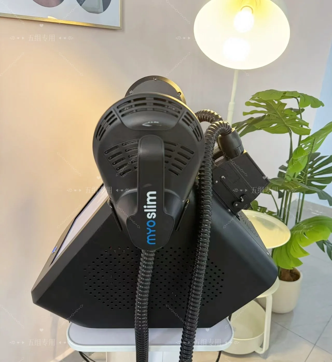 EMS upgrade MyoslimHIEMT high-intensity vibration pulse electromagnetic shaping professional muscle growth and fat burning
EMS upgrade MyoslimHIEMT high-intensity vibration pulse electromagnetic shaping professional muscle growth and fat burning