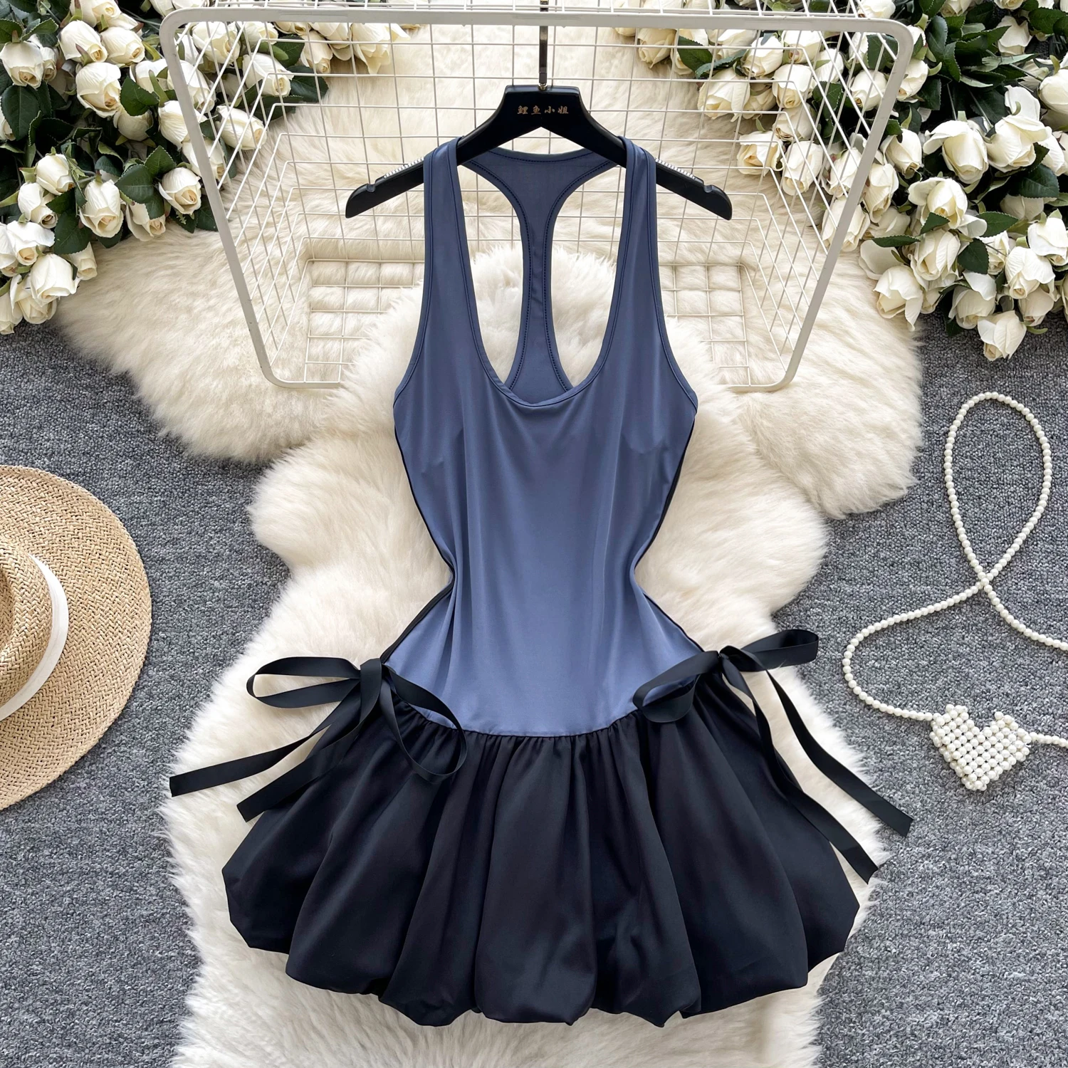 Female Bud Patchwork Halter Dress Ins Chic Y2K Women Bow Birthday Night Club Design Dresses Trendy Pure Desire Slim Stage Dress
Female Bud Patchwork Halter Dress Ins Chic Y2K Women Bow Birthday Night Club Design Dresses Trendy Pure Desire Slim Stage Dress