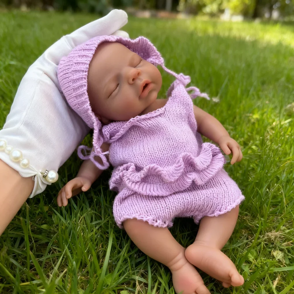 Washable 10Inch Dark Skin Silicone Newborn Reborn Girl Dolls With Open Mouth 3D Painted Skin Soft Touch Newborn Girl Doll
Washable 10Inch Dark Skin Silicone Newborn Reborn Girl Dolls With Open Mouth 3D Painted Skin Soft Touch Newborn Girl Doll