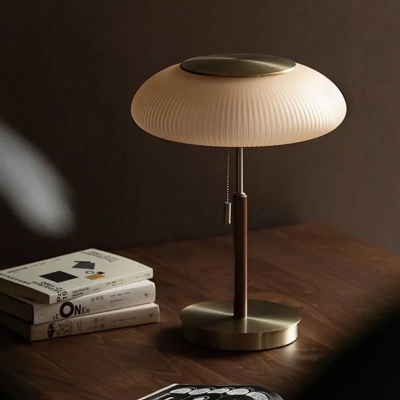 Matsutake desk lamp retro light luxury decoration living room bedroom study bedside decoration lamp
Matsutake desk lamp retro light luxury decoration living room bedroom study bedside decoration lamp