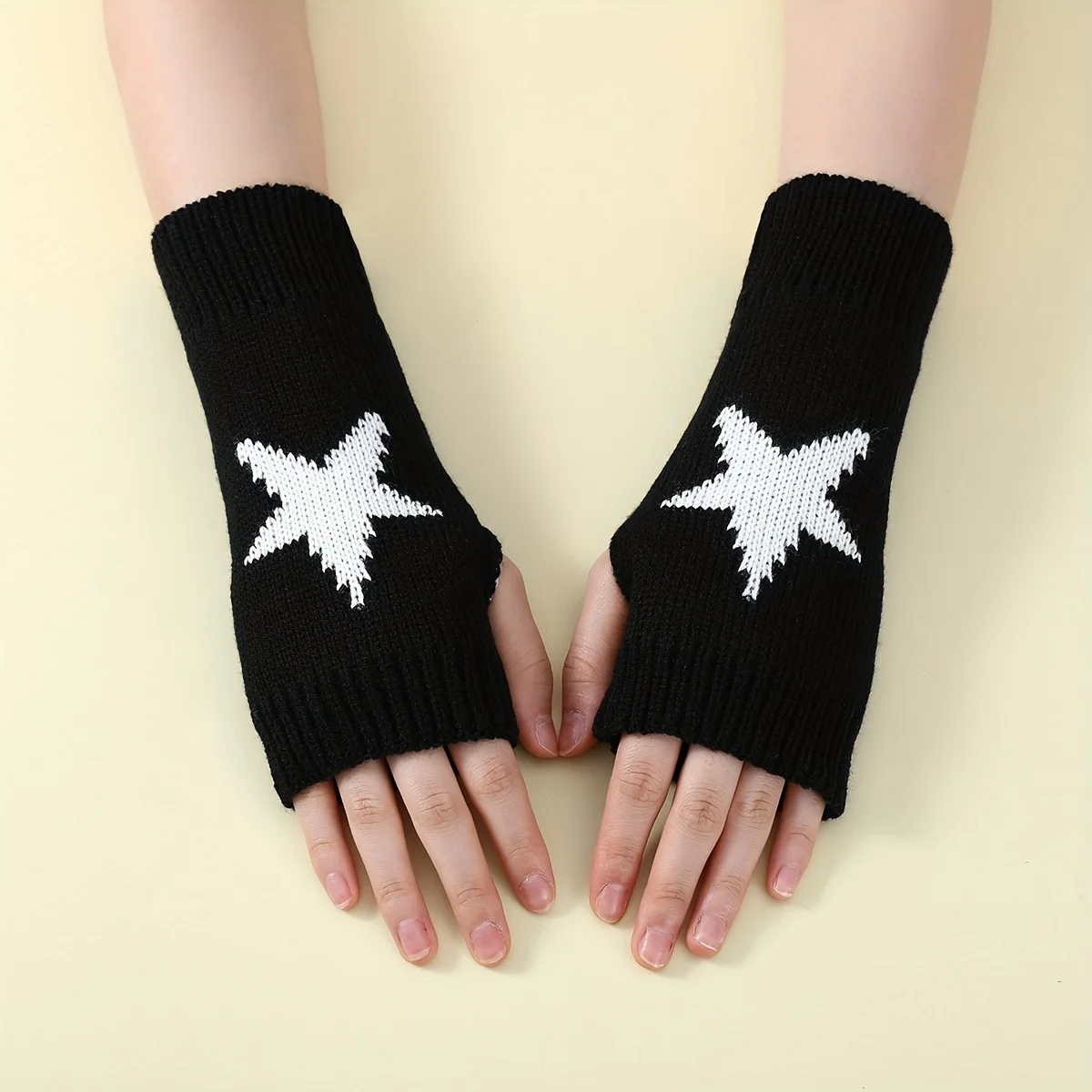 A pair of men's and women's autumn and winter five-pointed star knitted wool gloves, outdoor warm, cold-proof and windproof arm cover, fashionable personality, simple and versatile mittens
A pair of men's and women's autumn and winter five-pointed star knitted wool gloves, outdoor warm, cold-proof and windproof arm cover, fashionable personality, simple and versatile mittens