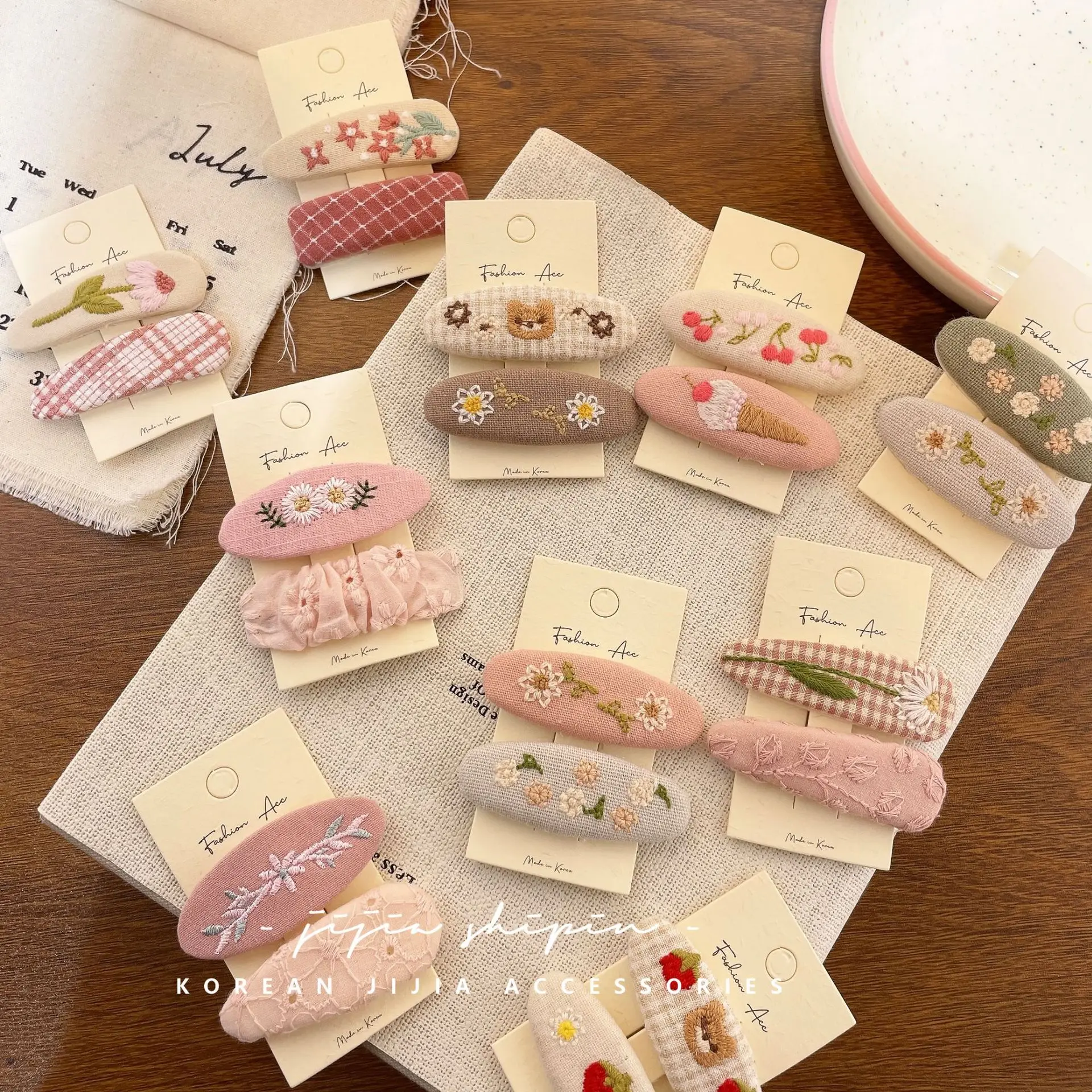 Baby Embroidery Hair Clip 2025 Autumn New Children's Korean Fabric Lace Princess Headwear Girls' Flower Hairclip Bangs Hairpins
Baby Embroidery Hair Clip 2025 Autumn New Children's Korean Fabric Lace Princess Headwear Girls' Flower Hairclip Bangs Hairpins