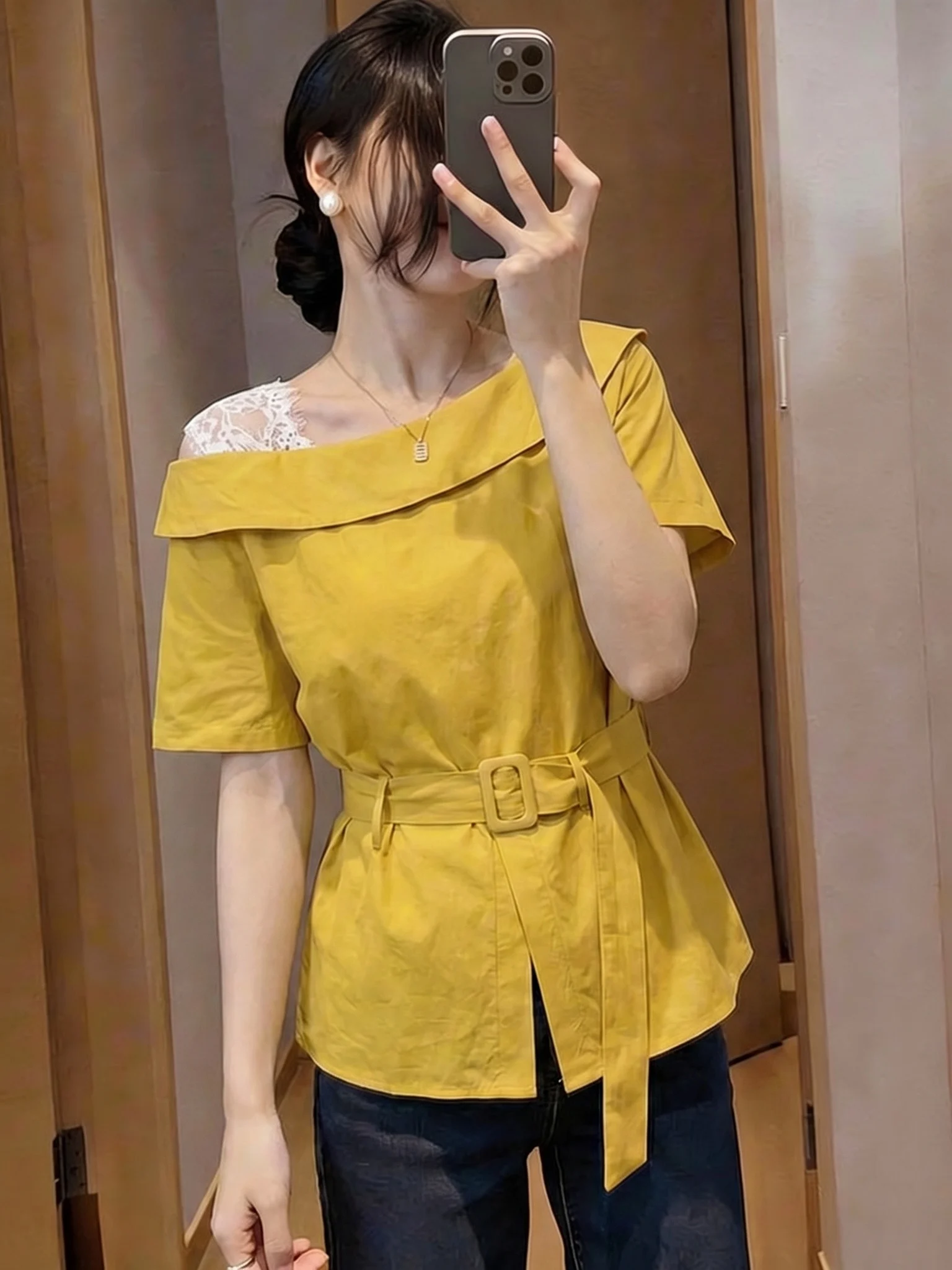 Chic Lace Short Sleeve Women's Shirt 2026 Summer New plus Size Waist Cinched Fashionable Ageless Top Commute Style Korean Ver...
Chic Lace Short Sleeve Women's Shirt 2026 Summer New plus Size Waist Cinched Fashionable Ageless Top Commute Style Korean Ver...