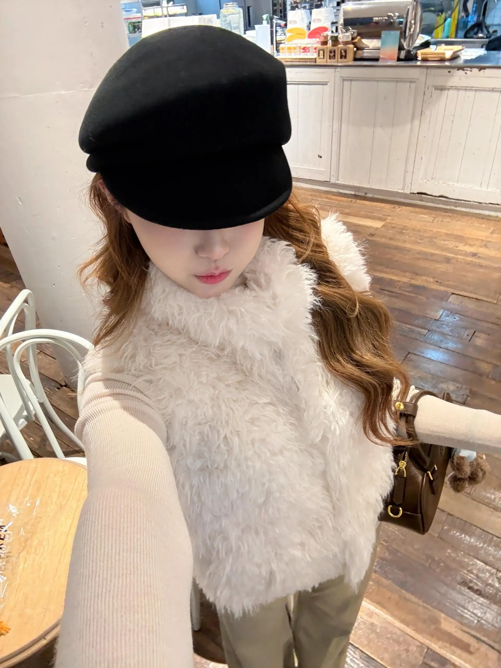 Белый жилет из меха ягненка для женщин, осенне-зимняя утепленная теплая эко-френдли пушистая жилетка свободного кроя на пуговицах
Белый жилет из меха ягненка для женщин, осенне-зимняя утепленная теплая эко-френдли пушистая жилетка свободного кроя на пуговицах