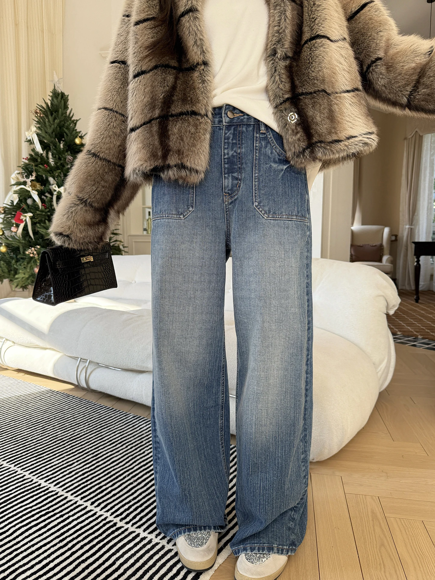 Джинсы с высокой талией и прямыми штанинами, из плотного денима с эффектом потертости, модный крой, женские, премиум-класса, из хлопкового денима, на пуговицах
Джинсы с высокой талией и прямыми штанинами, из плотного денима с эффектом потертости, модный крой, женские, премиум-класса, из хлопкового денима, на пуговицах