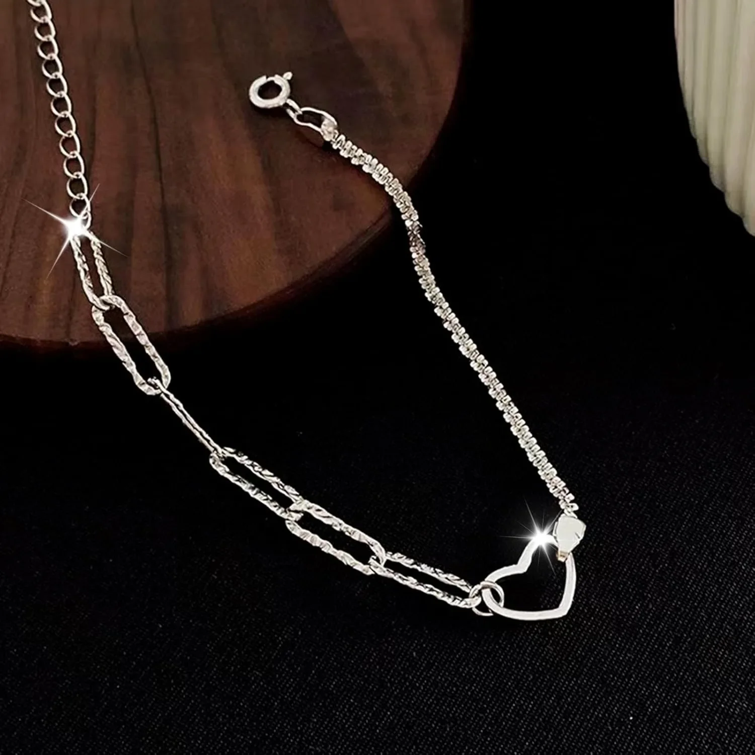 Sparkling 925 Silver Heart Bracelet for Women Fashion Simple Hollow Out Love Chain Bracelet Female Wedding Party Jewelry Gift
Sparkling 925 Silver Heart Bracelet for Women Fashion Simple Hollow Out Love Chain Bracelet Female Wedding Party Jewelry Gift