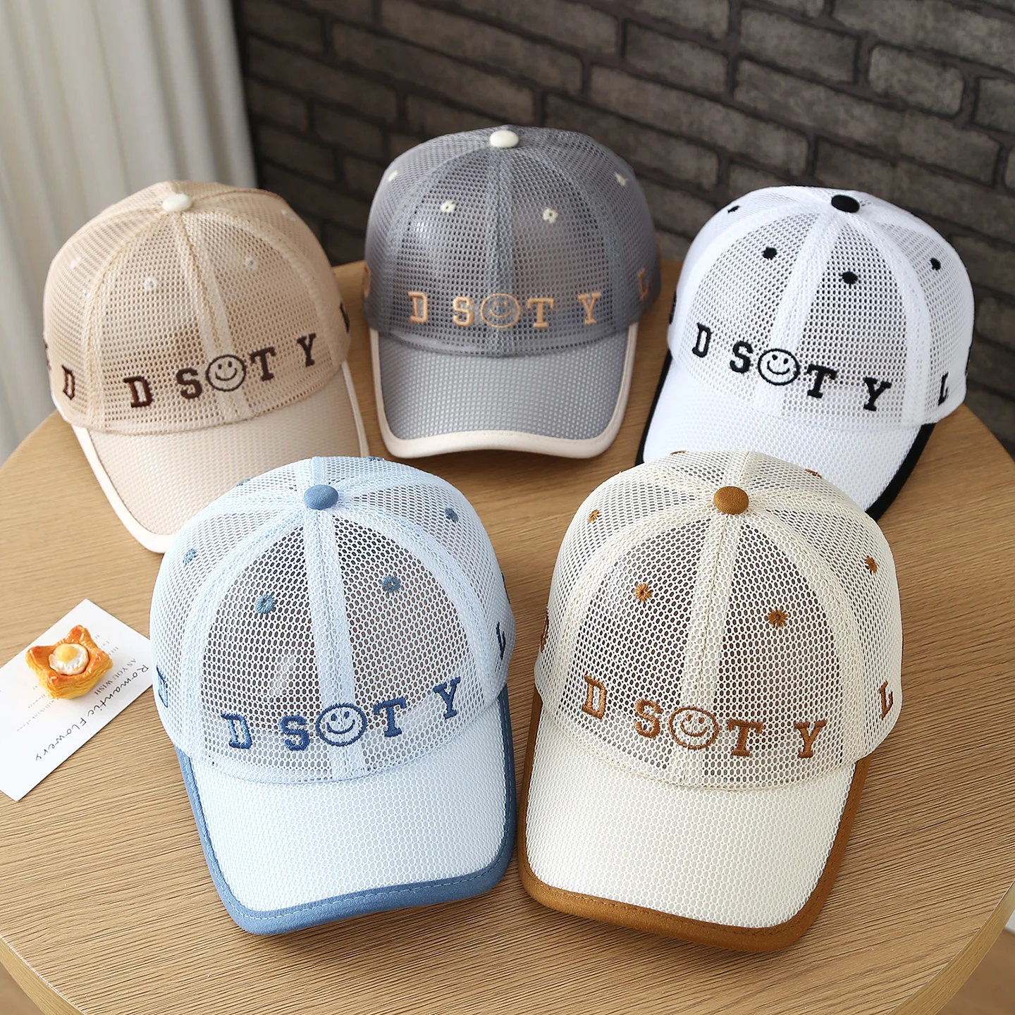The summer full-mesh embroidered letter smiling face baseball cap for children is suitable for outdoor sun protection and play
The summer full-mesh embroidered letter smiling face baseball cap for children is suitable for outdoor sun protection and play