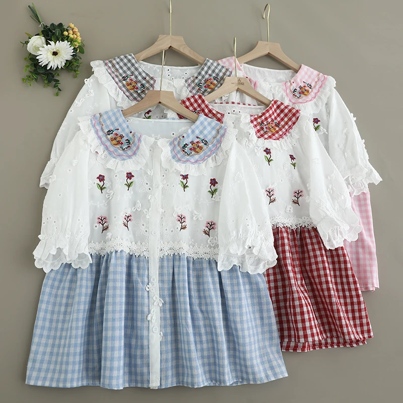 2025 Spring Japanese Mori Girl Vintage Flower Embroidery Plaid Patchwork Cotton Shirt Women Peter Pan Collar Short Sleeve Blouse
2025 Spring Japanese Mori Girl Vintage Flower Embroidery Plaid Patchwork Cotton Shirt Women Peter Pan Collar Short Sleeve Blouse