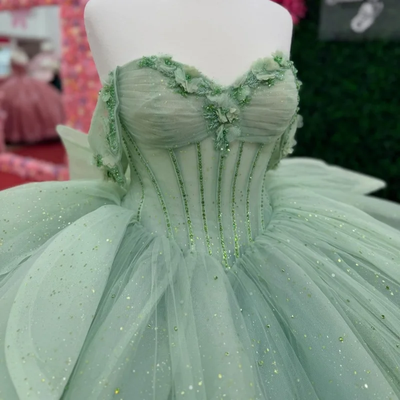 Shiny Green Quinceanera Dress off-shoulder Glitter Crystal 3D Flower Decal Lace Layering Long tail Bow vestidos de 15 Quinceaner
Shiny Green Quinceanera Dress off-shoulder Glitter Crystal 3D Flower Decal Lace Layering Long tail Bow vestidos de 15 Quinceaner