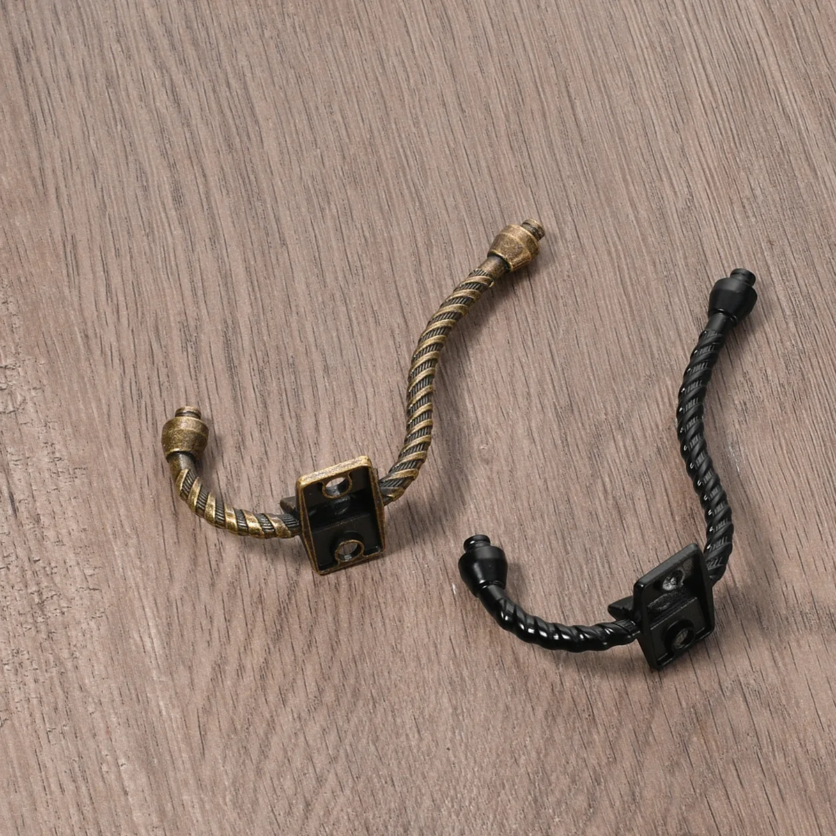Antique Style Twisted Robe Hooks Zinc Alloy Hardware Accessories for Home Use, Multifunctional Coat Hat Hooks From Manufacturer
Antique Style Twisted Robe Hooks Zinc Alloy Hardware Accessories for Home Use, Multifunctional Coat Hat Hooks From Manufacturer