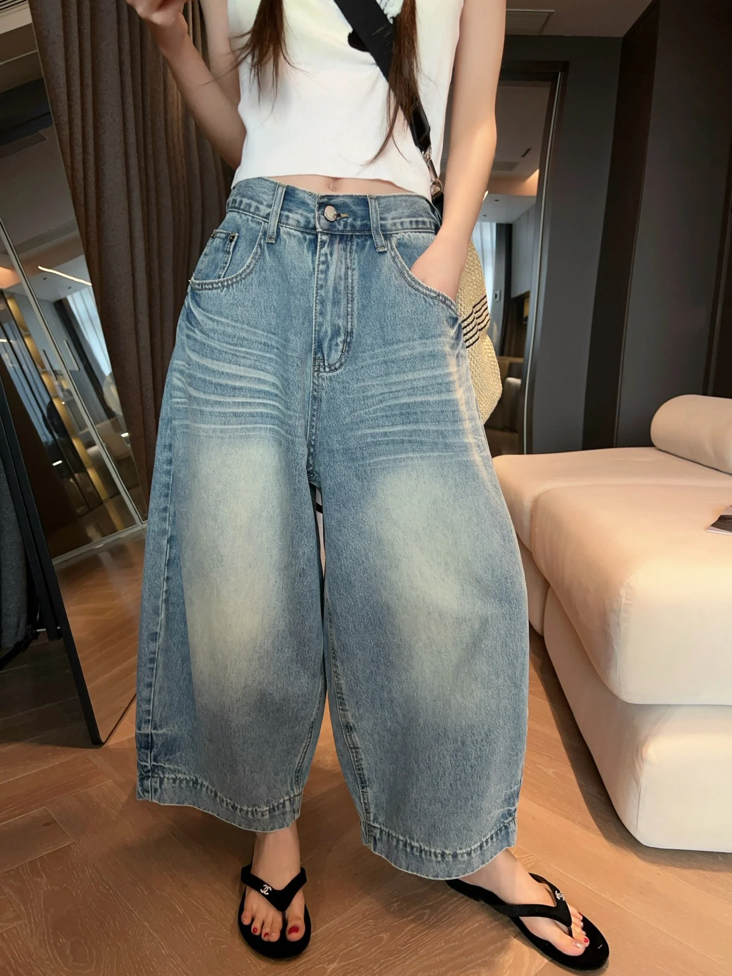 Fashionable Retro Women's Jeans Loose Straight Leggings Eighteen Spring New Arrival Wide Leg Pants Natural Waist Button Closure
Fashionable Retro Women's Jeans Loose Straight Leggings Eighteen Spring New Arrival Wide Leg Pants Natural Waist Button Closure