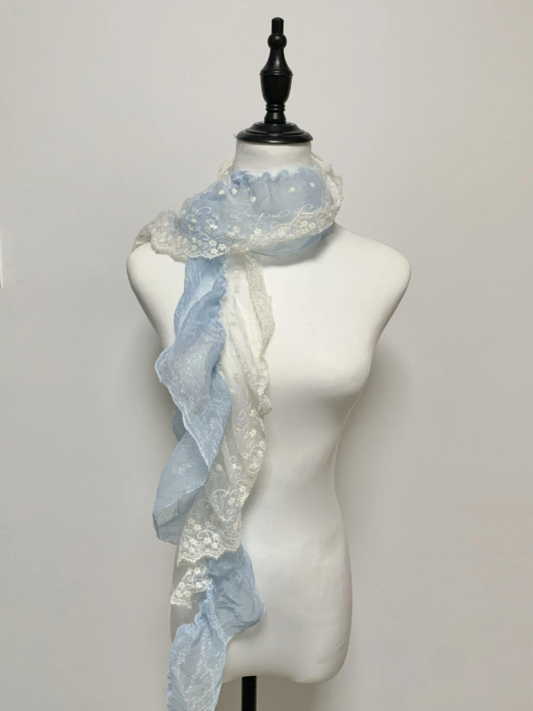 Vintage French Style Silk Scarf Korean Japanese Cute Atmosphere Travel Forest System Spring Summer Lace Accessory for Women
Vintage French Style Silk Scarf Korean Japanese Cute Atmosphere Travel Forest System Spring Summer Lace Accessory for Women