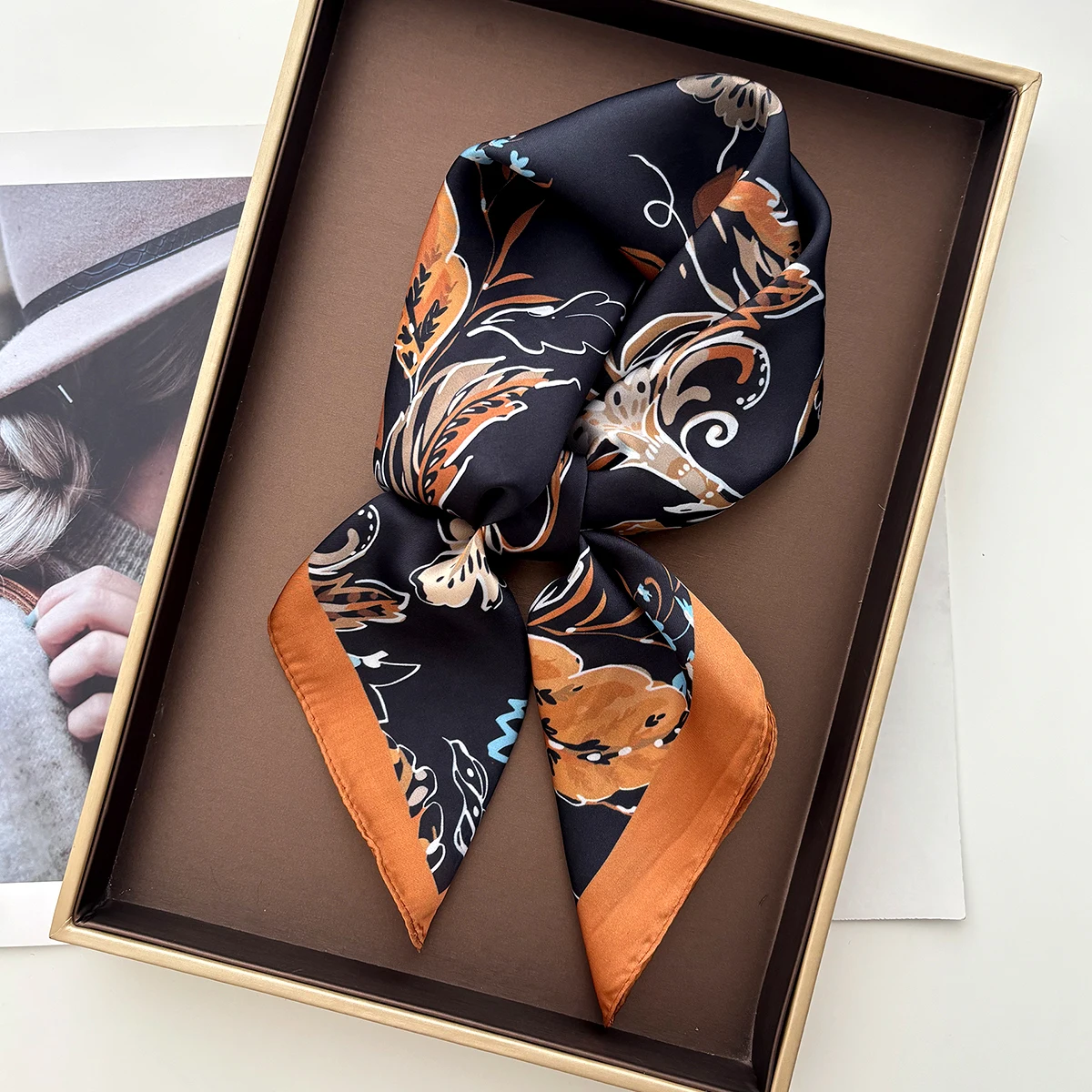 Квадратный шарф с принтом для женщин, имитация шелка, бандана, роскошный хиджаб, элегантная шаль для путешествий, накидка, лента для сумки
Квадратный шарф с принтом для женщин, имитация шелка, бандана, роскошный хиджаб, элегантная шаль для путешествий, накидка, лента для сумки