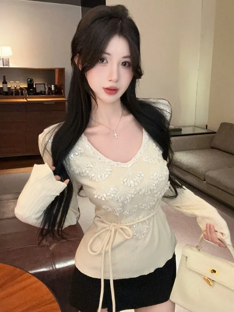 Glitter Knit Top Women's V-neck Long Sleeve Autumn Winter Inner Wear Unique Beautiful Sweater Heavy Work Flower Design Commut...
Glitter Knit Top Women's V-neck Long Sleeve Autumn Winter Inner Wear Unique Beautiful Sweater Heavy Work Flower Design Commut...