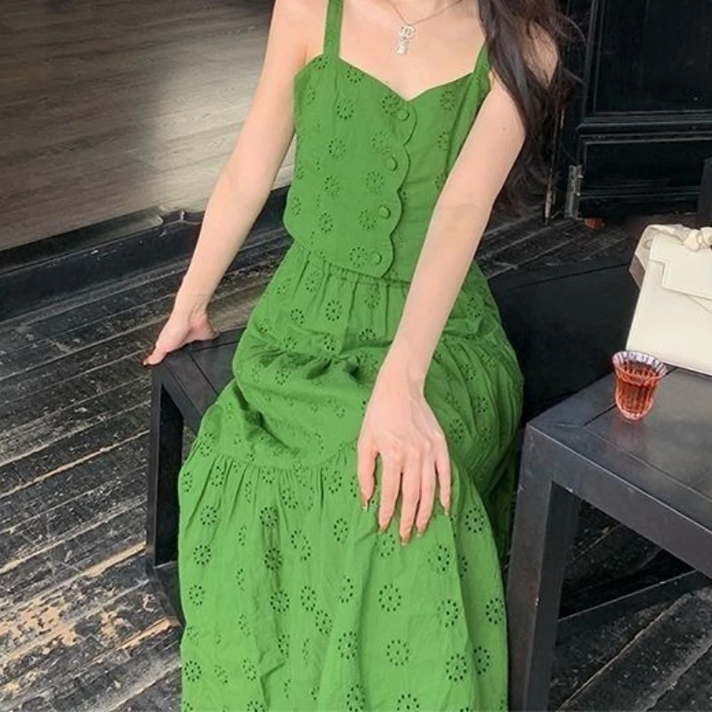 2026 Hong Kong Style Retro Green Embroidered Floral Suspender Suit for Women Summer Waist Slimming Skirt Two-piece Set
2026 Hong Kong Style Retro Green Embroidered Floral Suspender Suit for Women Summer Waist Slimming Skirt Two-piece Set